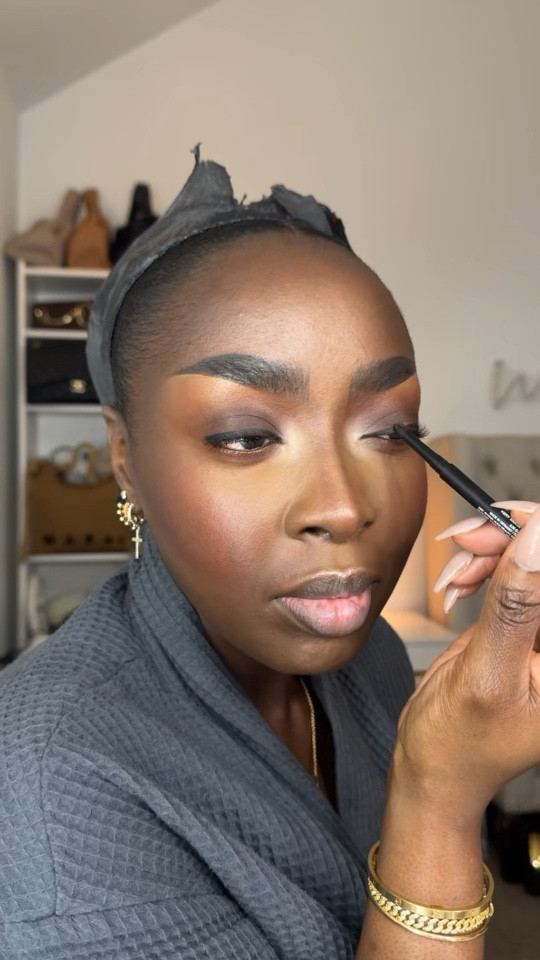 Would you voluntarily take a language class, as an adult? But would you do it at 6:00a, tho? 🤭😅 #twi #melaninmakeup #grwm

#LTKStyleTip #LTKBeauty #LTKFindsUnder100