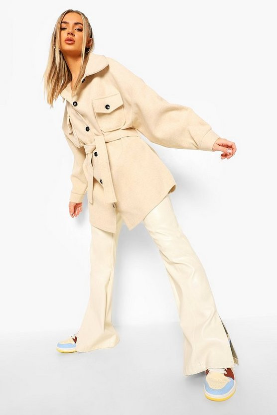 Oversized-Hemdjacke in Wolloptik mit Gürtel | Boohoo.com (DE)