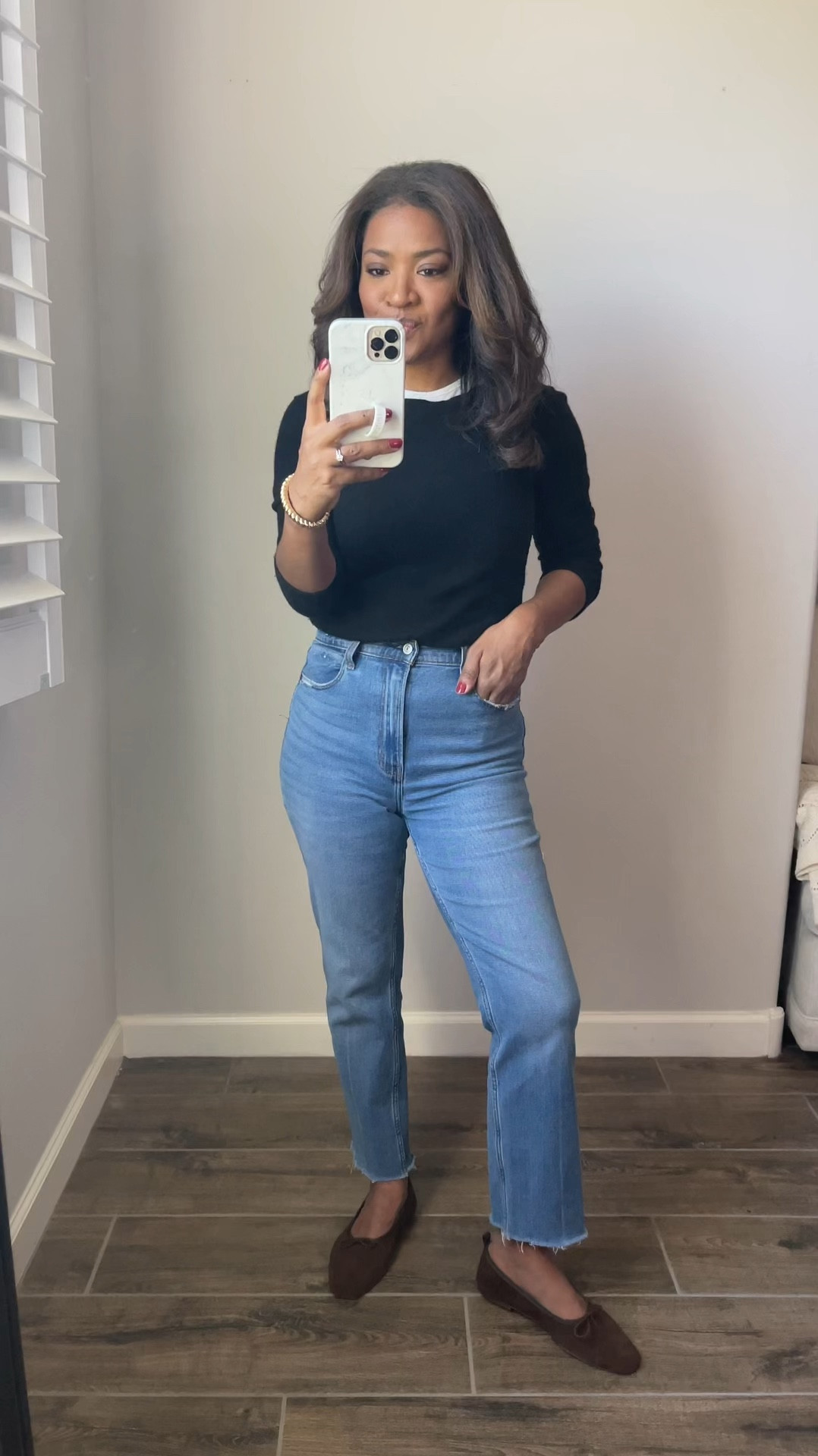 Abercrombie denim is 20% off this weekend! Wearing a size 27/4 regular in these. I am 5.5” 

#LTKSaleAlert #LTKFindsUnder100 #LTKFallSale