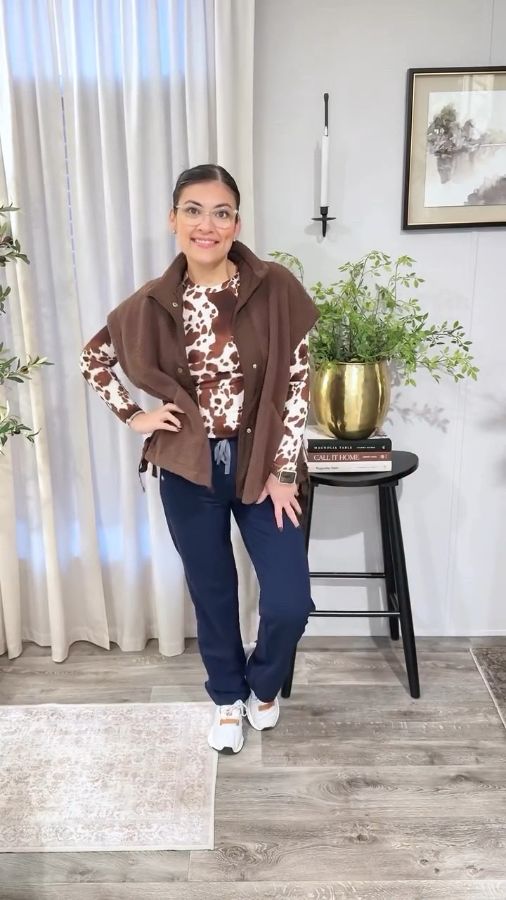 Just another shift in the life of a scrub queen! 🩺🤎

#scrubsoftheday #nurseootd #nursetok #nurseoutfitoftheday #nurseoutfit @wearfigs