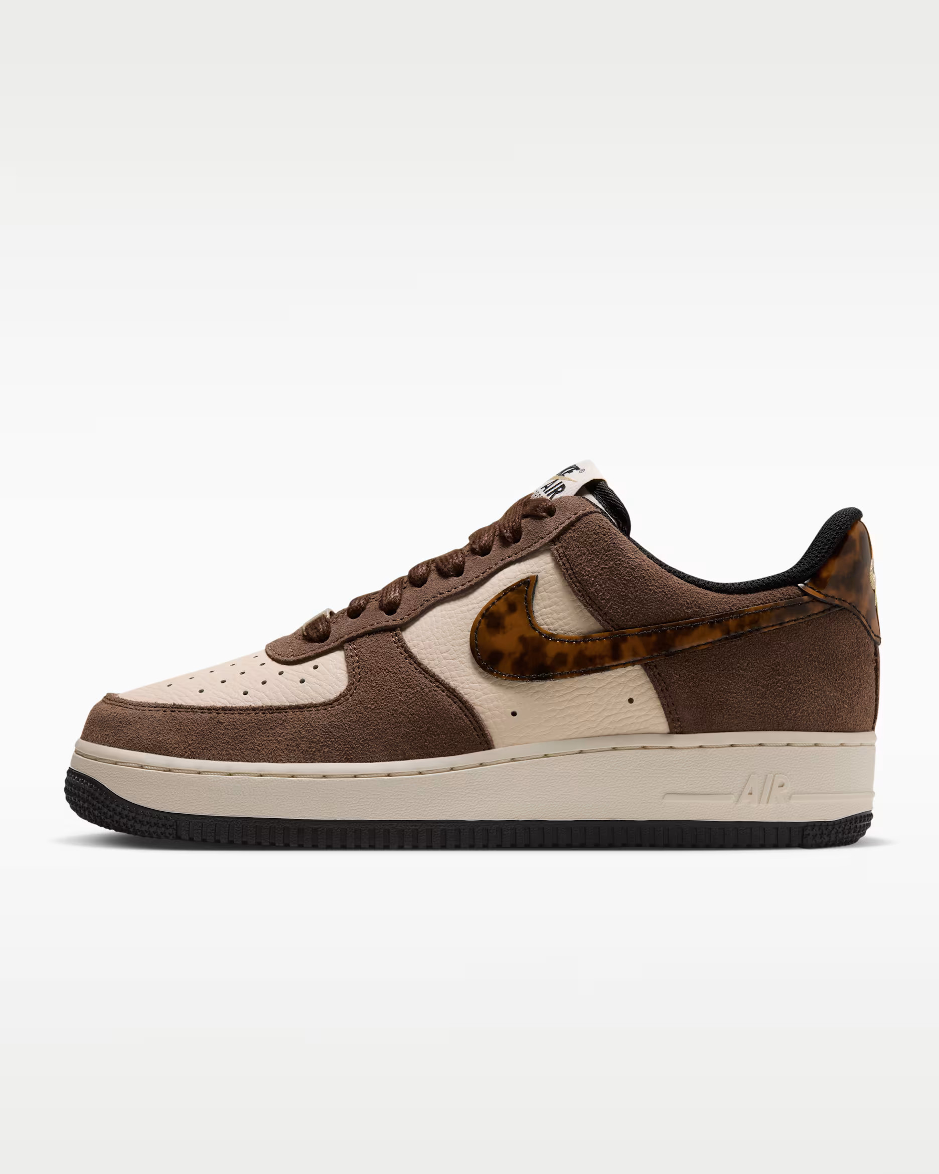 Nike Women's Air Force 1 '07 SE Shoes in White | HQ3499-100 | Nike (US)