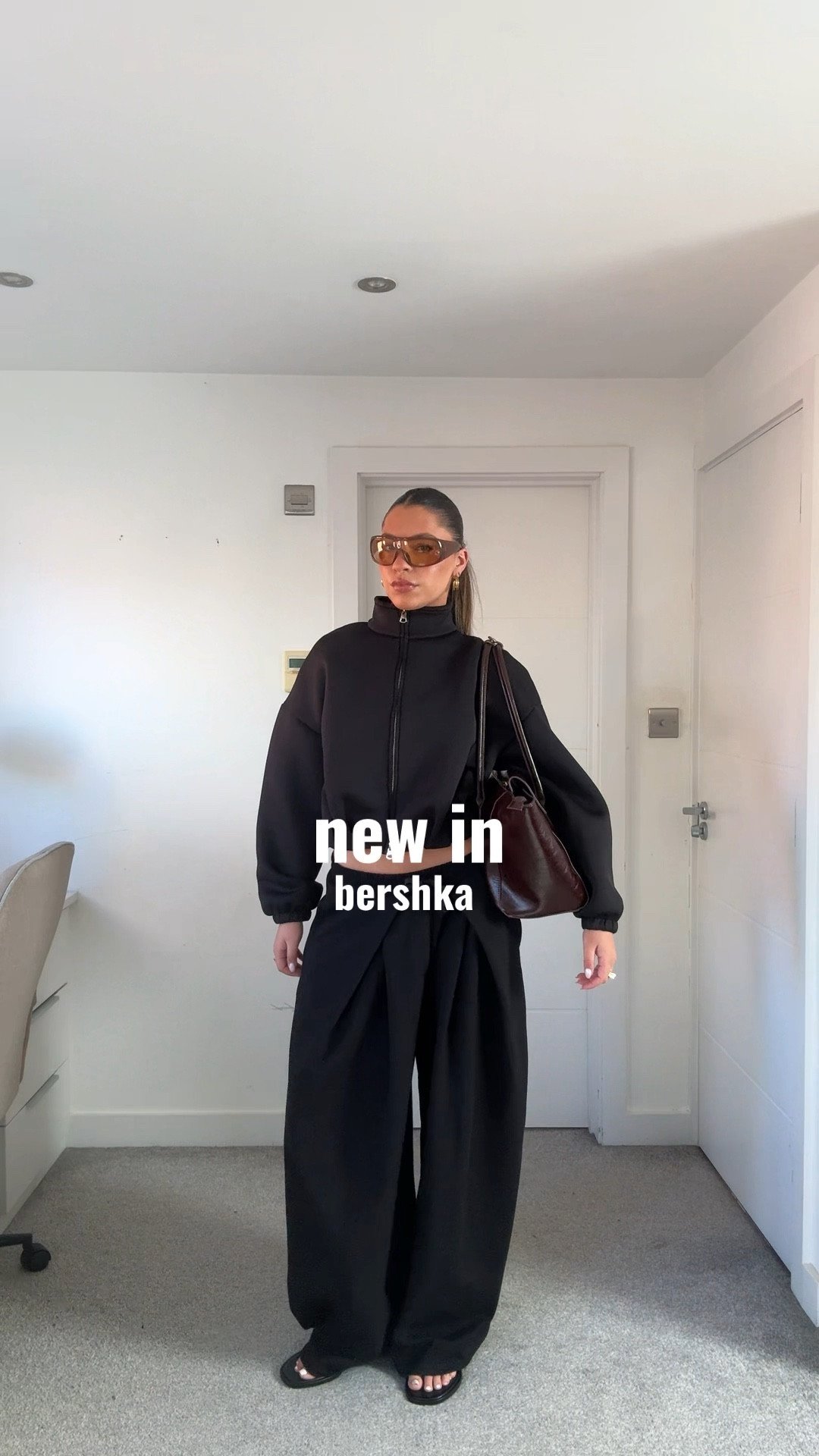 the best staple from bershka⭐️

bershka haul, new in bershka, fashion inspo, tracksuit set, simple outfit, new in

#LTKspring #LTKuk #LTKeurope