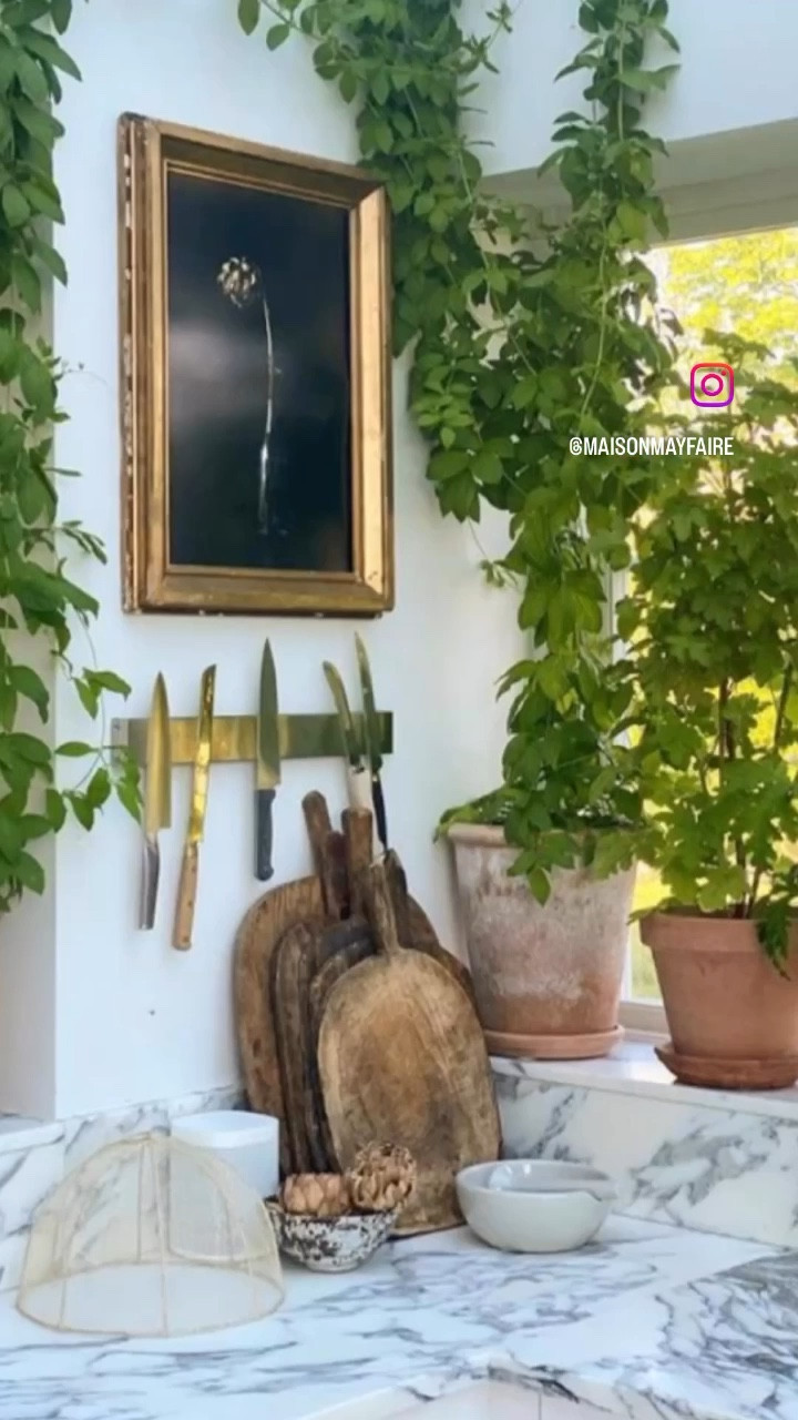 Provence . A place that feeds my soul. the region of lavender, wine, olive oil,
fruit and soap.. to name a few. 

The coffee table book that brings Provençal stories into your home 

#Provence #ProvenceFrance #France #InteiorDesign #Interiors #Homecooking #homekitchen #Homedecor 

#LTKhome #LTKeurope