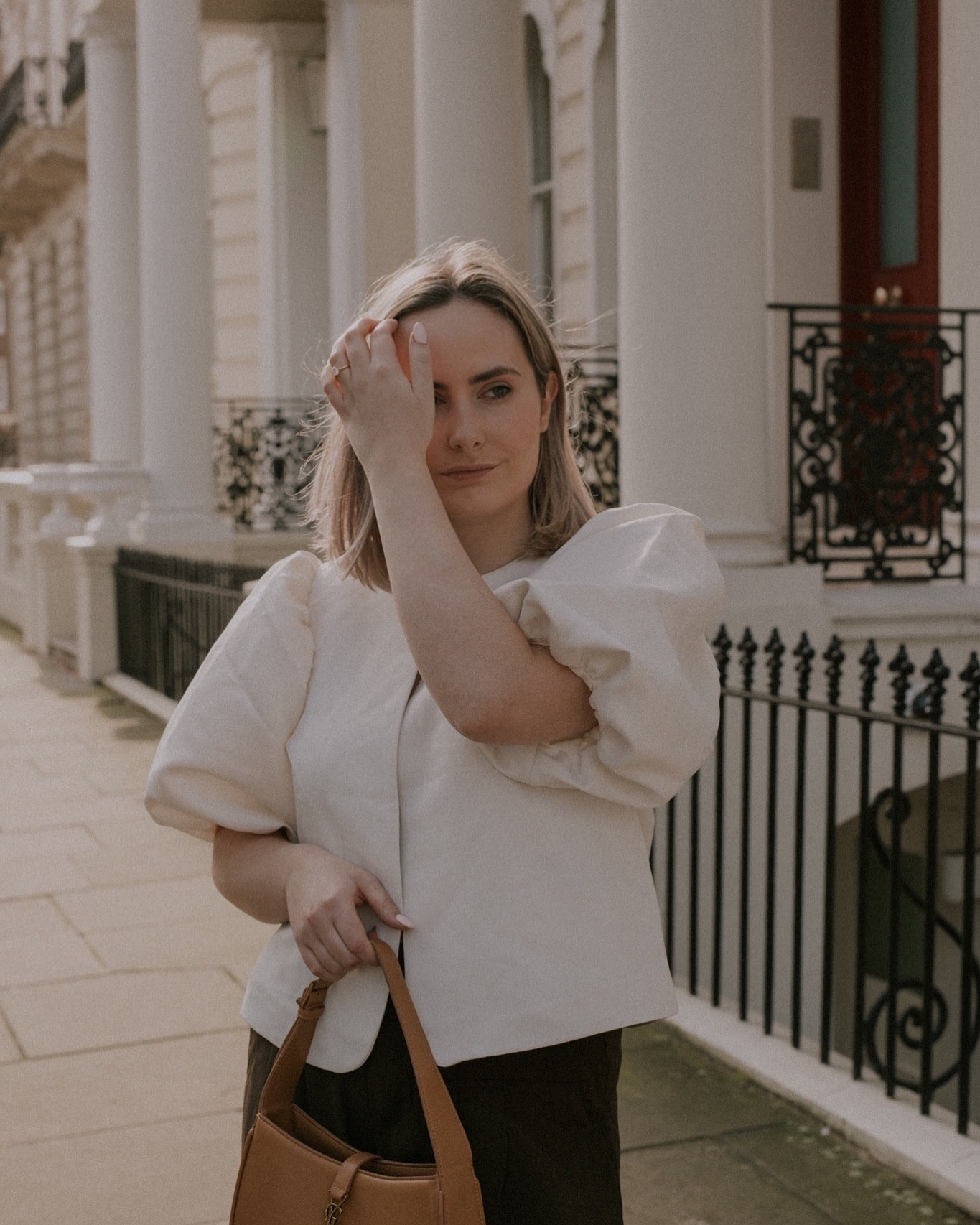 Wait until you see the price for this jacket ✨🌸
•
#workwear #workwearstyle #petite #petitejolie #petitestyle #midsize #midsizestyle #puffsleeve #hmxme #corporatelooks #officelooks