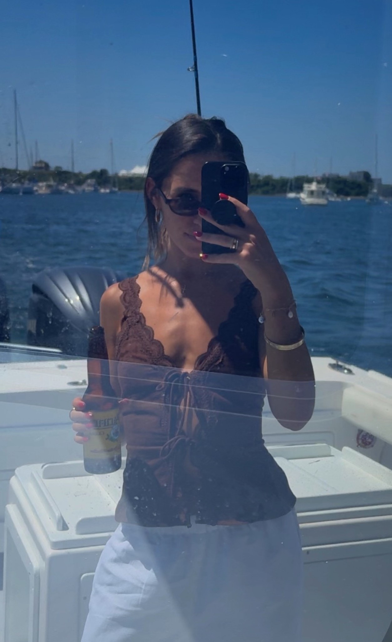 Summer daytime outfit 🤎
Brown tank with a tie front is an XS and these are the perfect white linen pants from aritzia (wearing a S) 