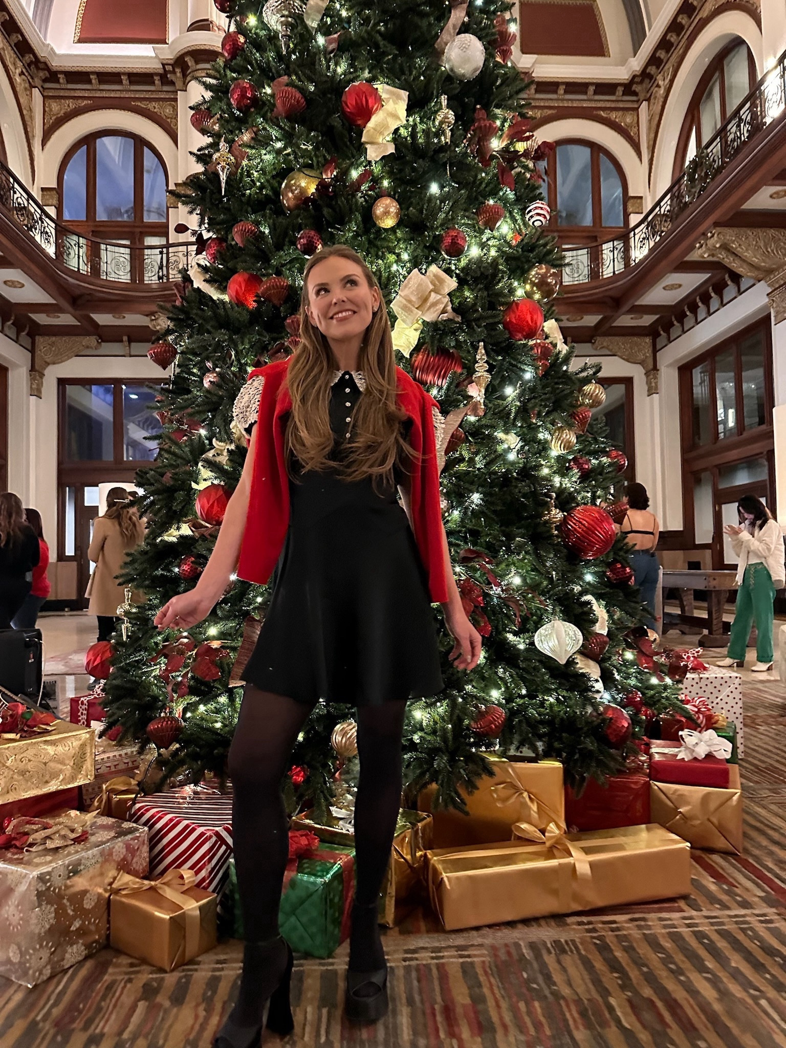 Holiday outfit / holiday dress / similar options linked 

#LTKparties #LTKHoliday #LTKSeasonal