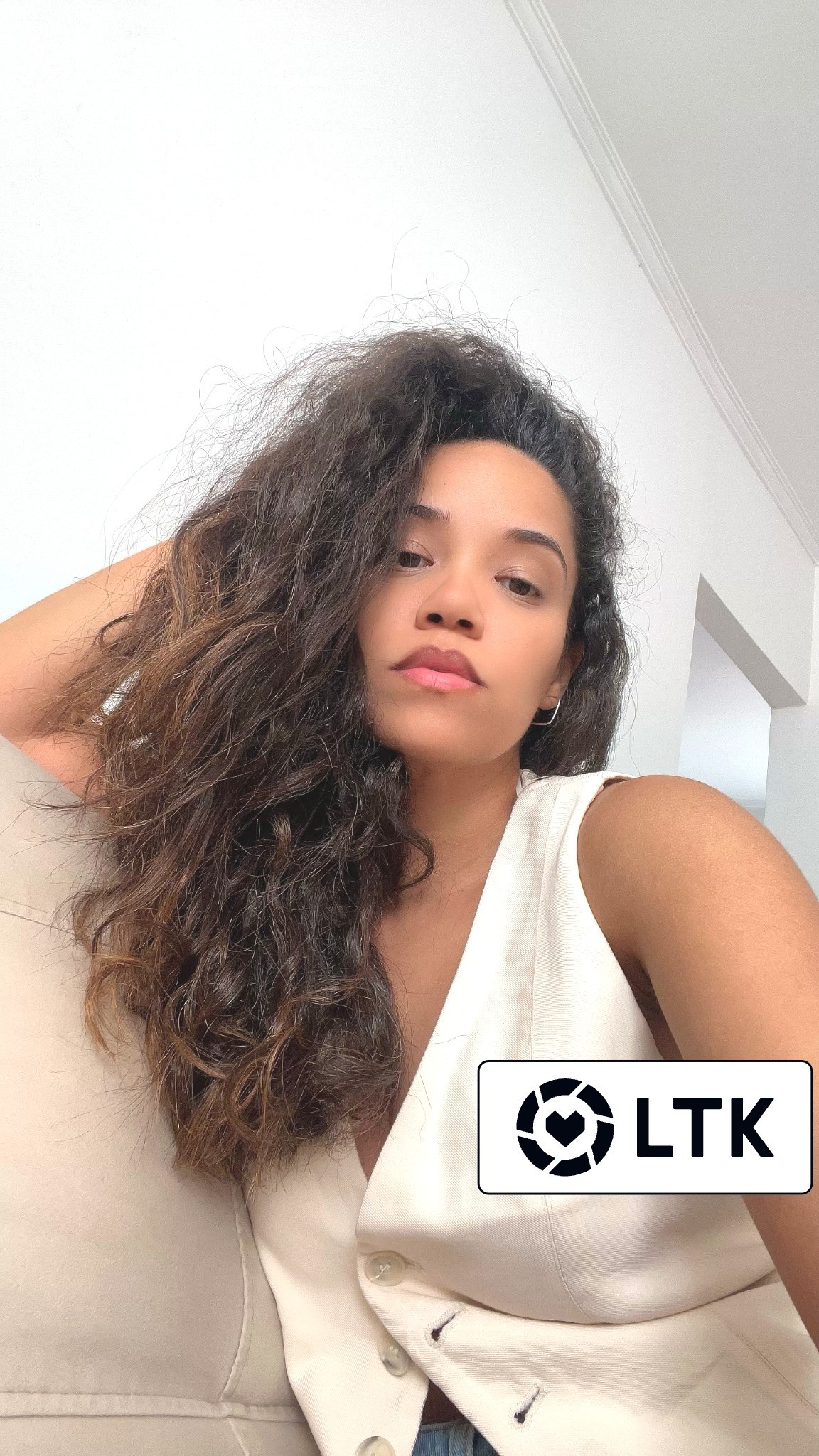 #DallasComALTK 
Minimalista e poderosa: apostando no neutro pra valorizar meus cachos.

#LTKbrasil #LTKmaternidade #LTKbeleza