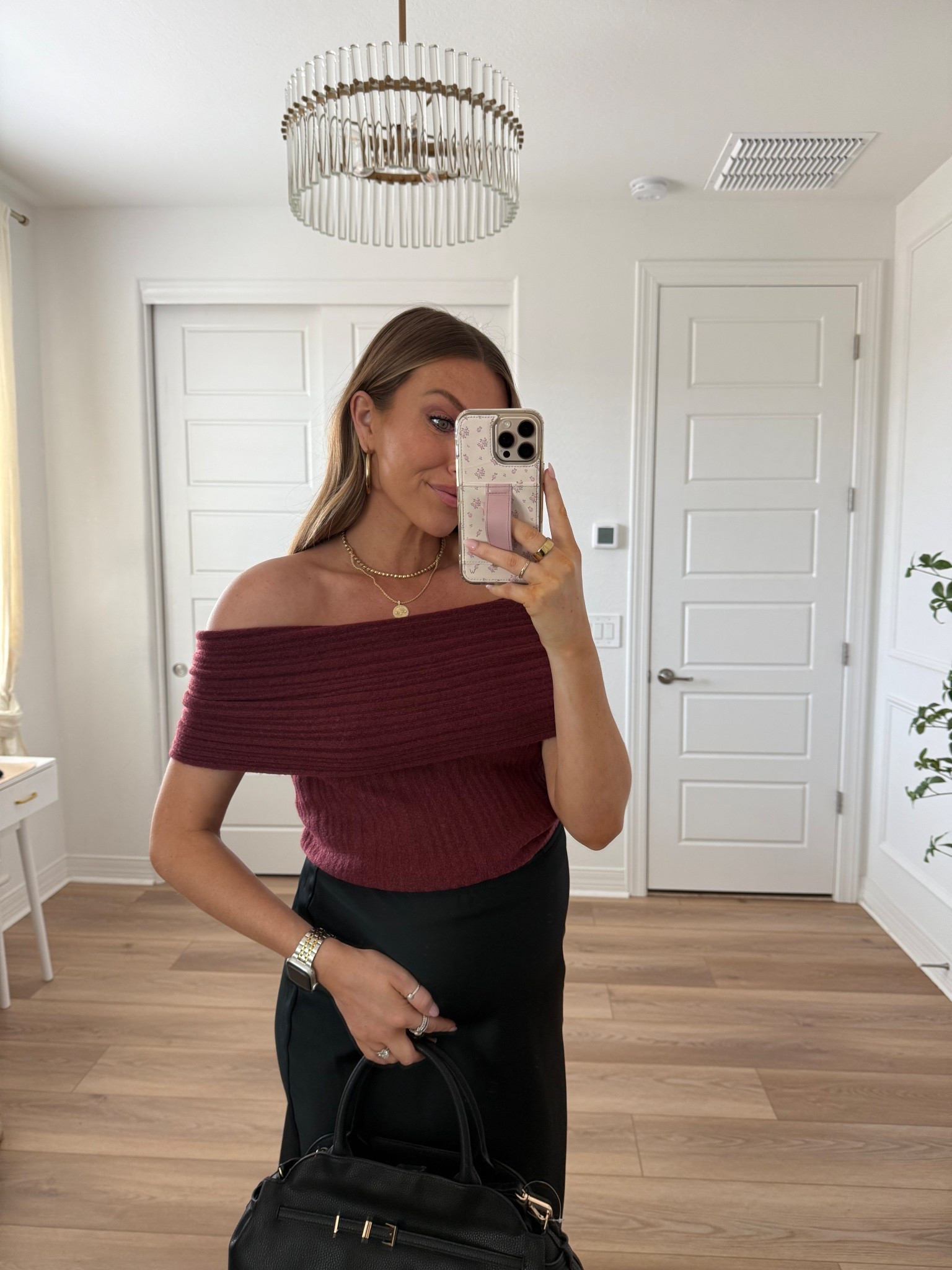 The perfect off the shoulder top for fall! Perfect for date night or family photos! It will also be cute for holiday outfits soon 🤭 I got a medium for the bump but would normally wear a small. Use code AFLTK