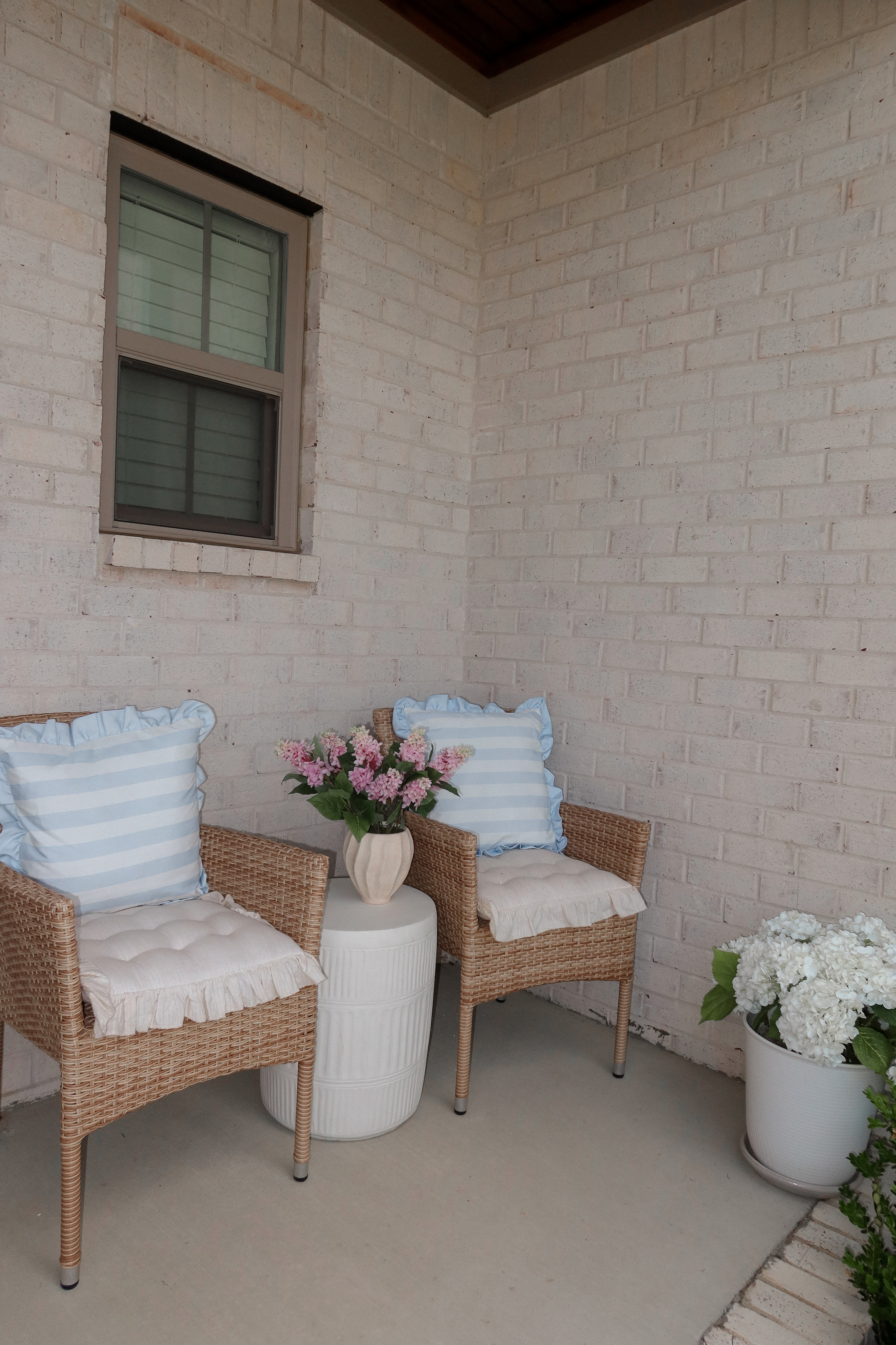 Spring front porch decor ✨
spring front porch, my Texas home collection, Walmart, spring porch decor, My Texas House, front porch decor ideas, spring home decor, outdoor porch styling, porch decorating ideas, spring outdoor decor, front porch styling, seasonal home decor, porch refresh ideas

#LTKSeasonal #LTKHome #LTKdayinmylife