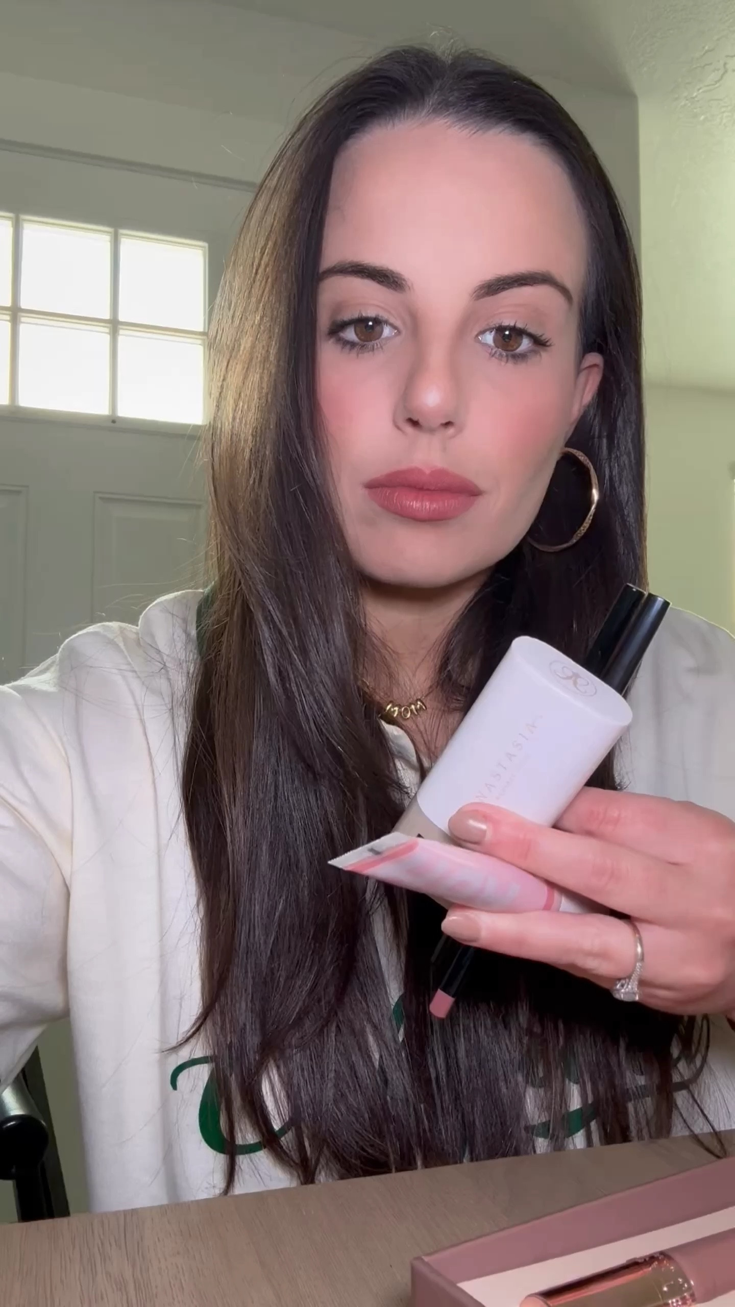 Anastasia Beverly Hills has exceeded all expectations once again with their amazing blurring blush serum collection and beauty balm. Per usual, Anastasia’s brow whiz is phenomenal. If you haven’t used Anastasia products in the past, this is your sign to do so now! 💄❤️ #anastasiabeverlyhills #blurringblushserum #ad