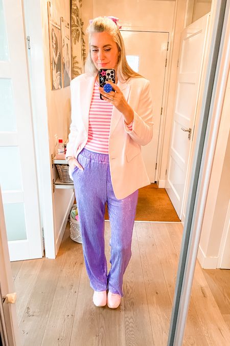 Ootd - Thursday. Purple glitter pants (Guts Gusto, M), pink and white striped shirt (old) and a light pink blazer. Skechers x J. Goldcrown sneakers. 



#LTKstyletip #LTKmidsize #LTKeurope