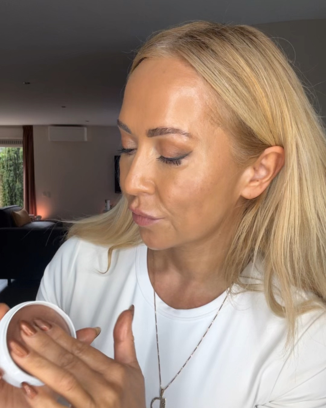 Jones Road miracle balm in pinky rose - great product for dry or aging skin - subtle color but wonderful glow 🤩 

#jonesroad #makeup #review #beautyover50 

#LTKnederlands #LTKbeauty