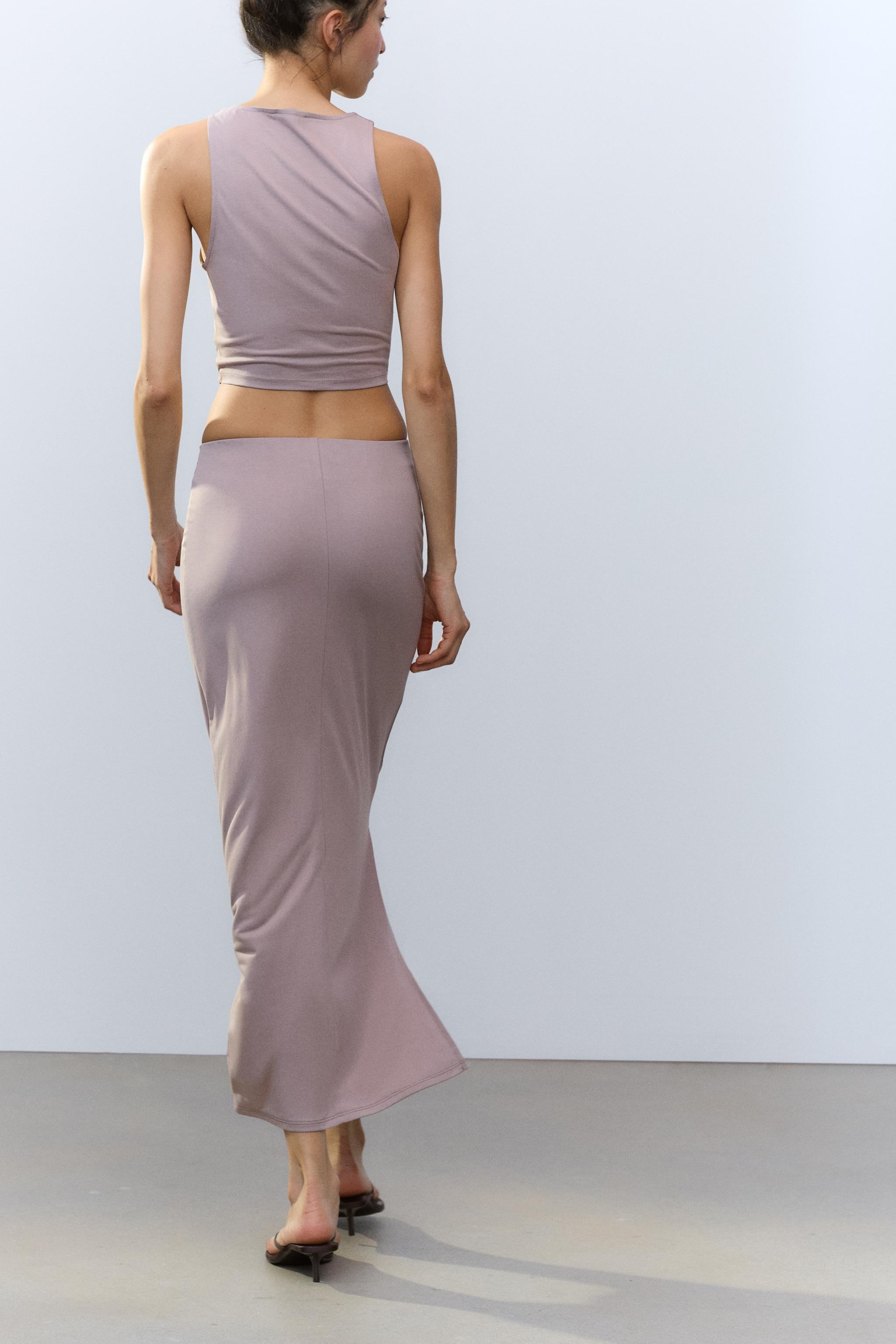 Flowing crop top. Round neck and sleeveless. | Zara UK