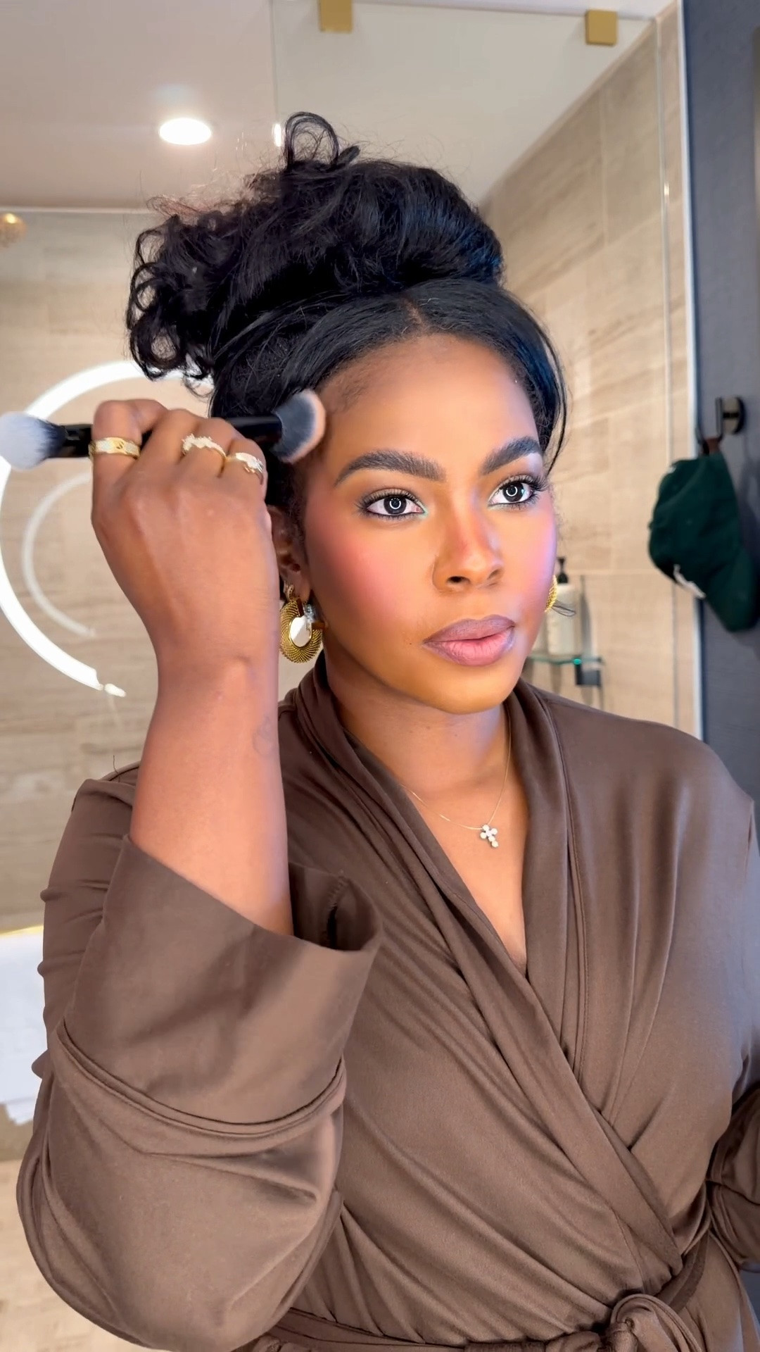 Day ➡️ night with a few e.l.f. Cosmetics favorites ✨ The Soft Glam Cream Blush + Bronzer make it so easy to add a little more warmth and color when I’m taking my makeup from everyday to evening. Creamy, buildable, and so easy to blend.
@elfcosmetics #elfpartner #elfCosmetics #eyeslipsface
