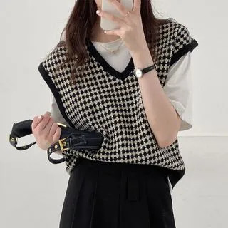 Plaid Sweater Vest | YesStyle Global