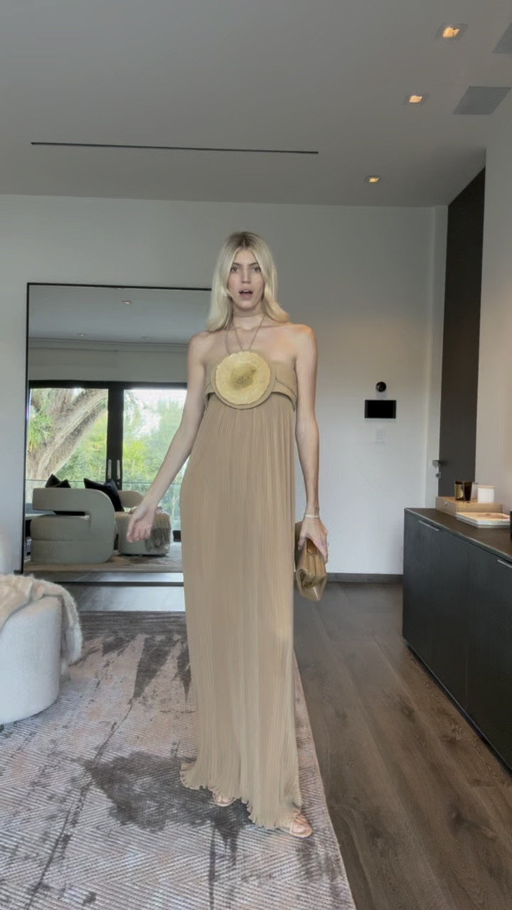 If you have a wedding, this is your dress! 

#LTKStyleTip