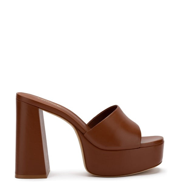 Dolly Mule In Caramel Leather | Larroude