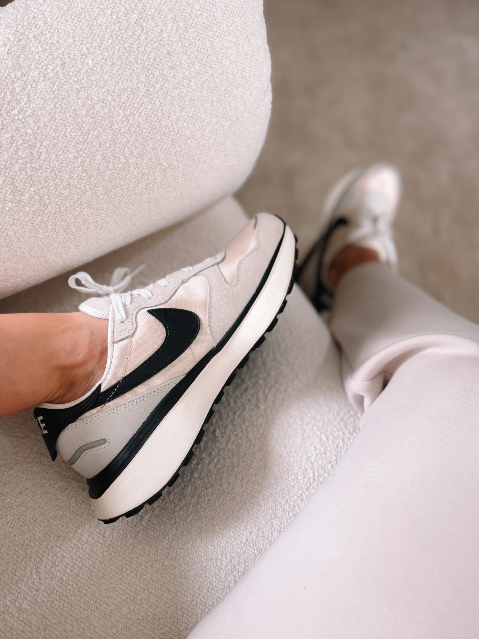 Vintage inspired sneakers, great neutral option for your athleisure outfits. Fit tts 