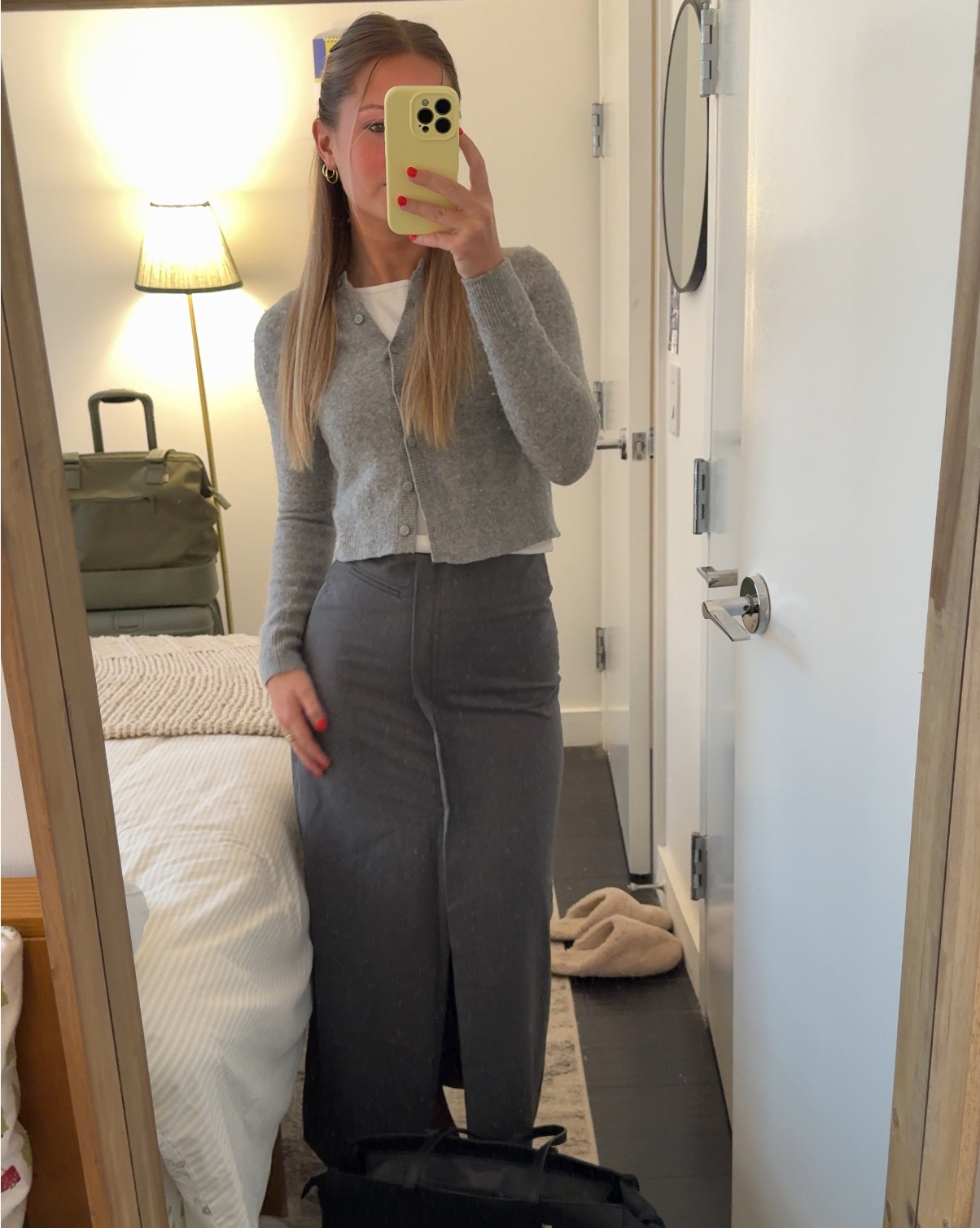 Office outfit of the day! 

Cardigan - size S
Skirt - size XS
Flats - size 7