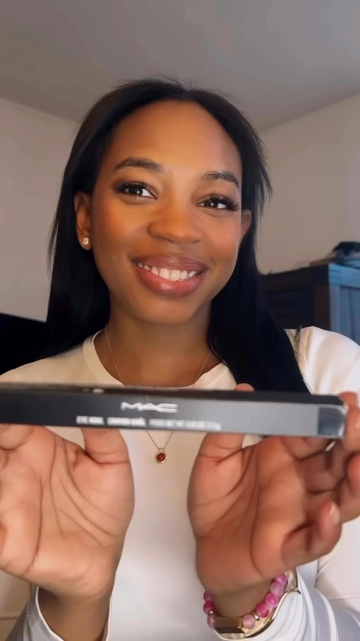 Top Eye liner 

#LTKFindsUnder50 #LTKU #LTKBeauty