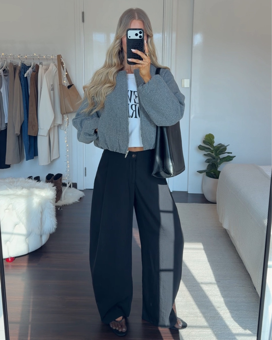 ZARA NEW-IN OUTFIT INSPO🖤🍂✨
this is the viral pants in the color black! You know I showed you this pants many times before in color beige but this black one is even nicer because it’s such a good basic that matches basically everything😍 I’m wearing size XS in the pants and I’m 1,70m tall for reference✨ in the tshirt I’m wearing size S 🙌🏻 and in the jacket I ordered size M because I like when this jacket is a bit more loose 🙌🏻

#LTKFashionMonth #LTKautumn #LTKstyletip