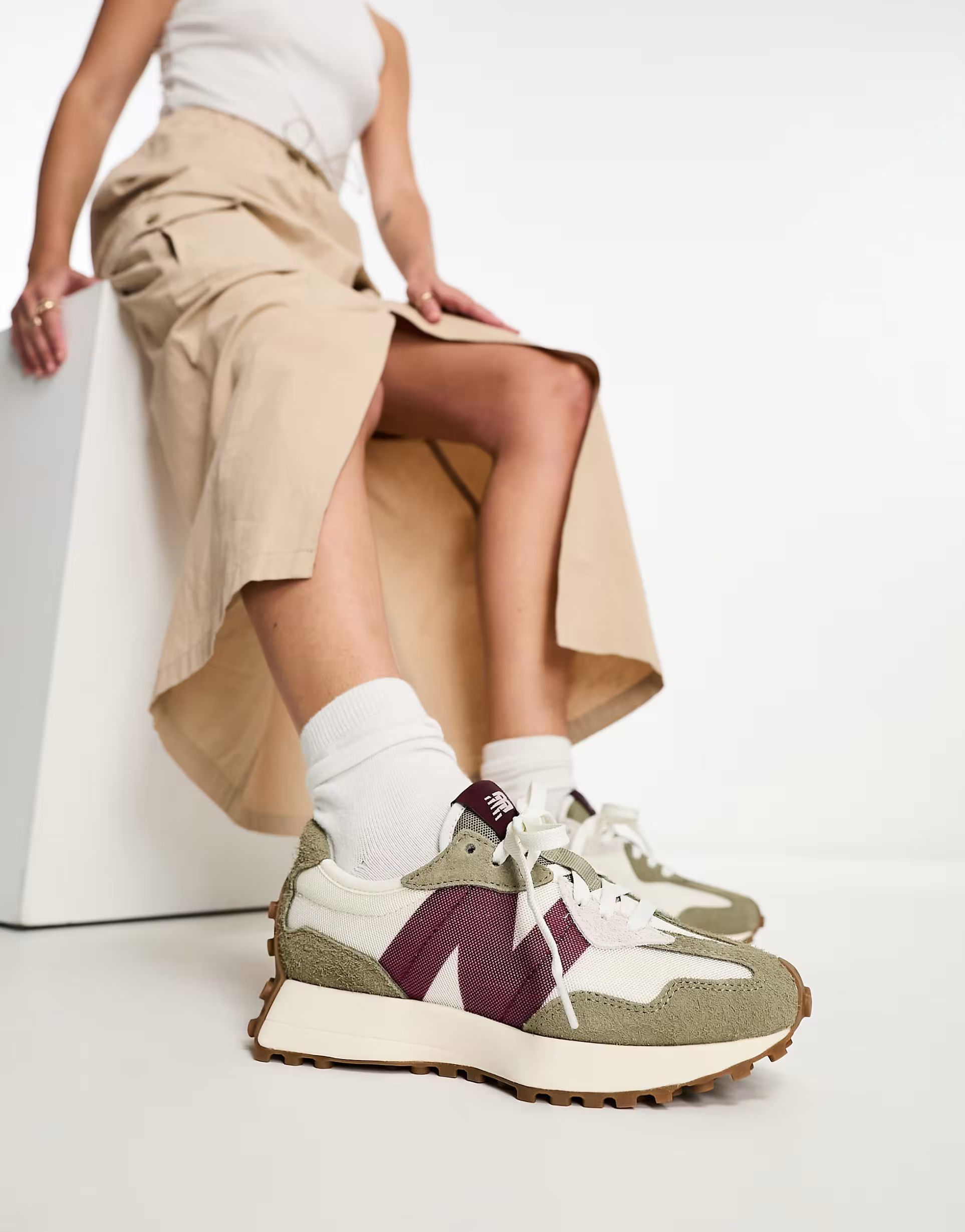 New Balance 327 sneakers in off white and burgundy - exclusive to ASOS | ASOS (Global)