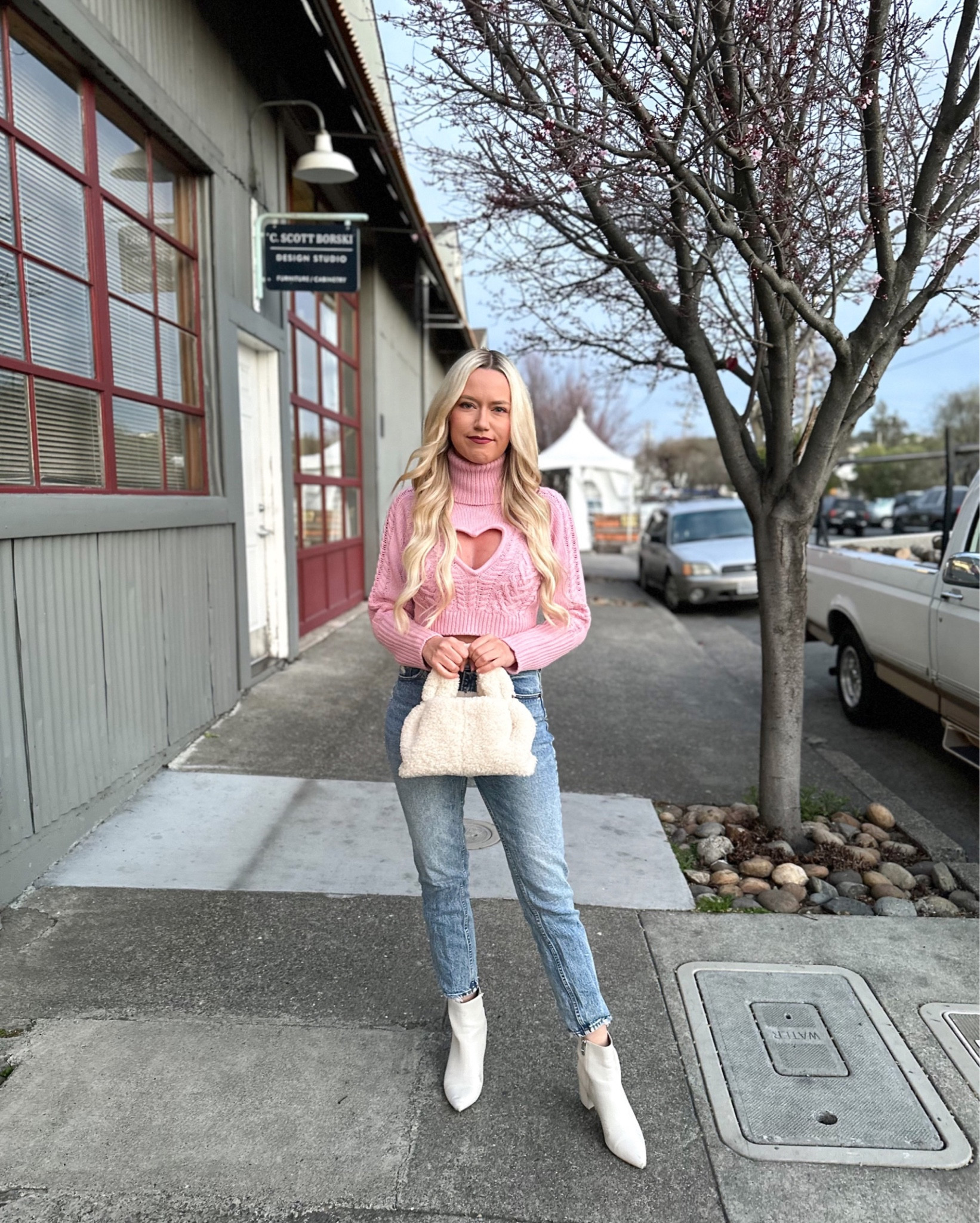 Happy Valentine’s Day! My cropped heart cutout sweater is sold out, but I linked a different color along with some similar styles here!

Sweater: Small
Jeans: Acid Wash, 26
Boots: 9.5

Cutout Sweater | Cropped Sweater

#LTKstyletip #LTKSeasonal
