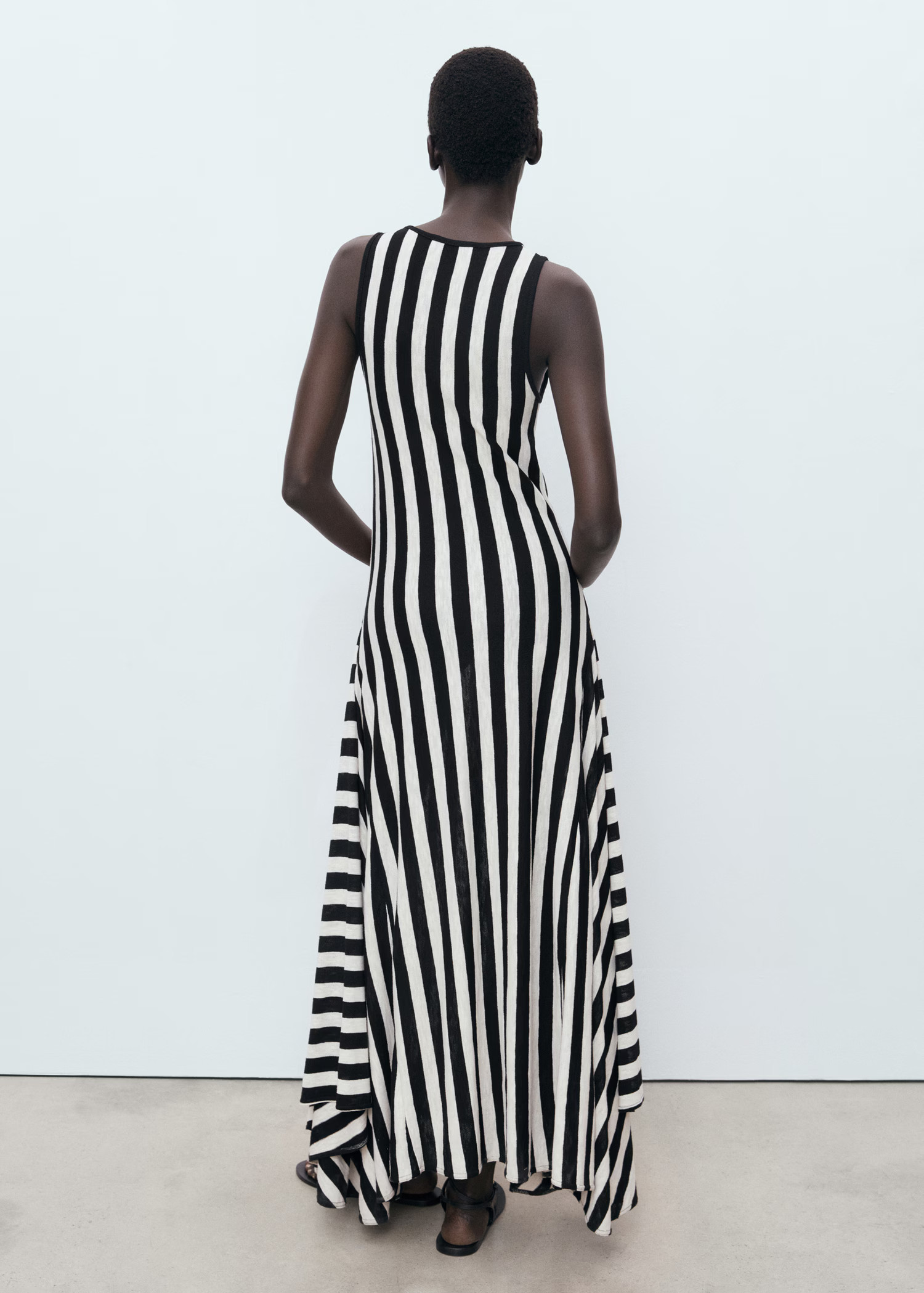 Asymmetrical low-knit dress | Mango (US/MX/AU)