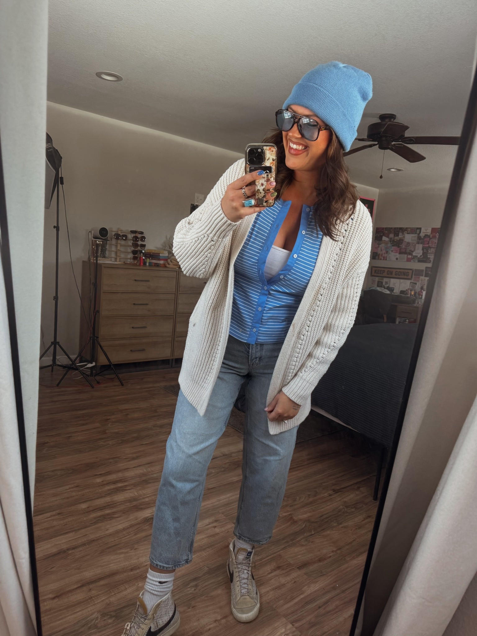 ✔️ makeup on & hair done
✔️ a new Noah Kahan song
✔️ a new Ella Langley song
✔️ leaving the house for the first time in a week
✔️ passenger princess status
✔️ lunch at my favorite restaurant 
✔️ dressed in blues but not feeling the blues despite the winter lockdown…

What a day to be alive!! 💙


Top - true size large
Cami - tts large 
Cardigan - sized down 2 to a small
Jeans - sized down 1


#LTKootd #LTKMidsize #LTKTall