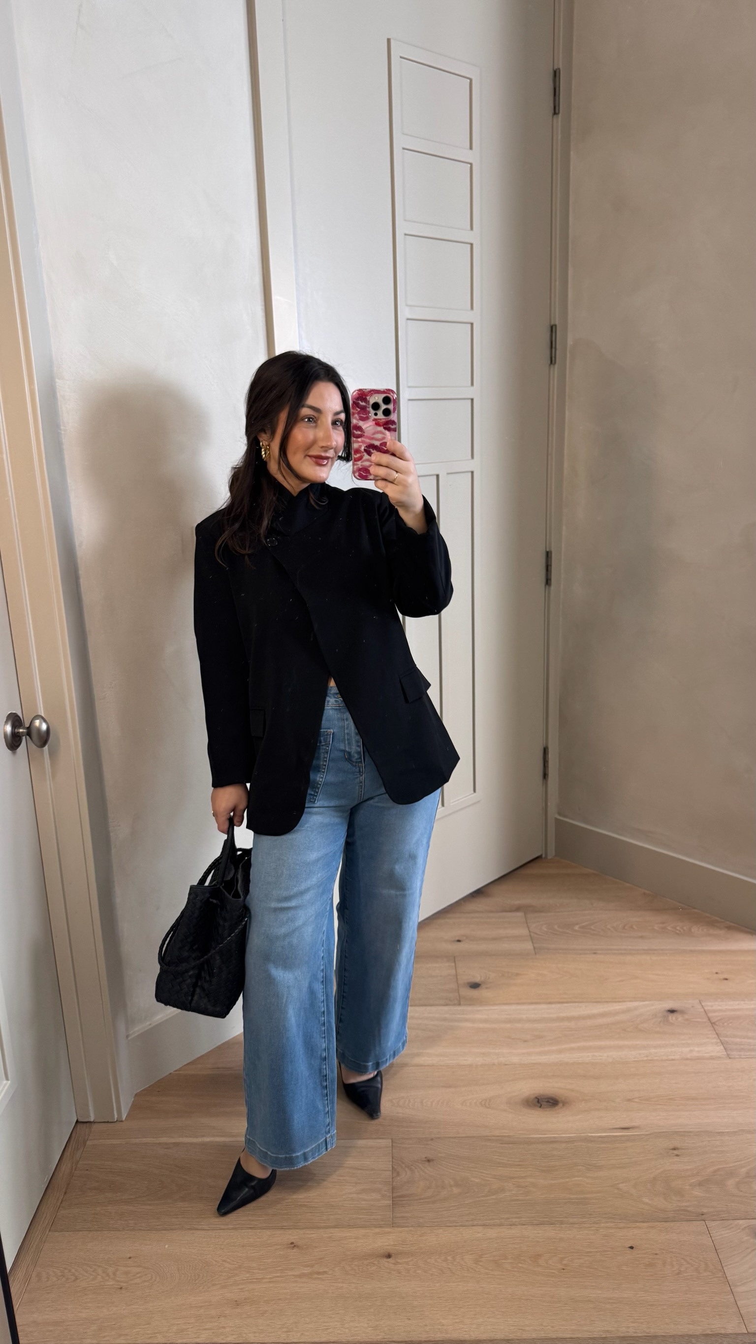 Chic blazer for work or events! 
Wear it open with a tank underneath or alone as a top! 

Blazer size small, Jeans size 6 

5'0" 140lbs
 Petite friendly

#LTKootd #LTKPetite #LTKWorkwear