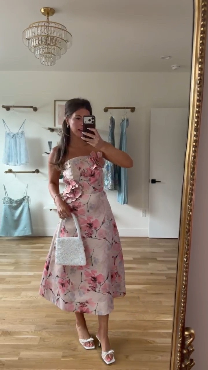 strapless floral wedding guest dress for every girl 

i did my normal size 2/small

Divi: emerson15

Wedding guest
Formal event
Black tie
Special occasion
Sequin
Floral
Winter event
Holiday party

#LTKHoliday

#LTKootd #LTKgrwm