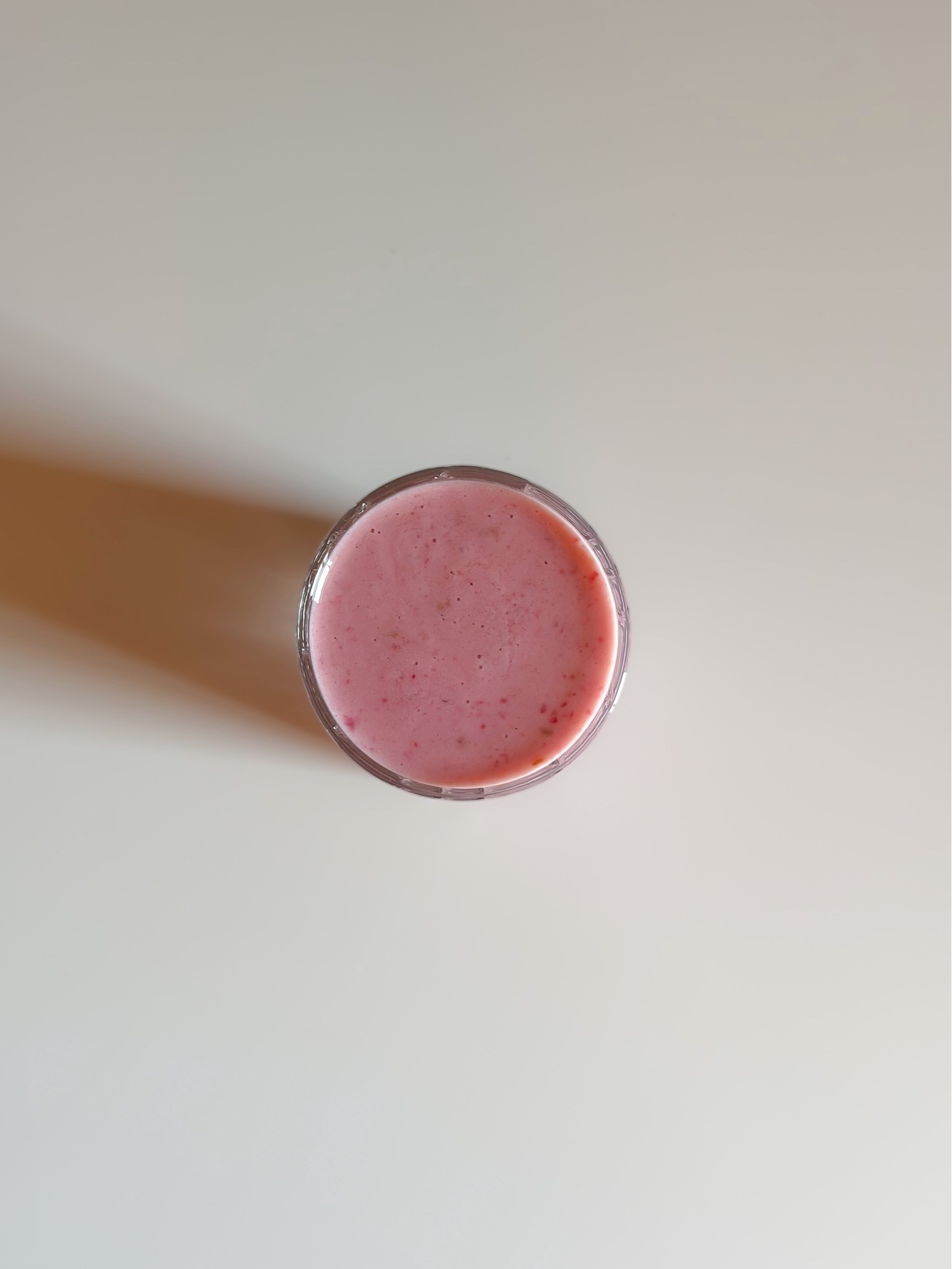 Proteína vegetal vainilla con 25 gramos por ración. Nunca falta en mis smoothies dulces y saludables 🍓

#LTKespana
