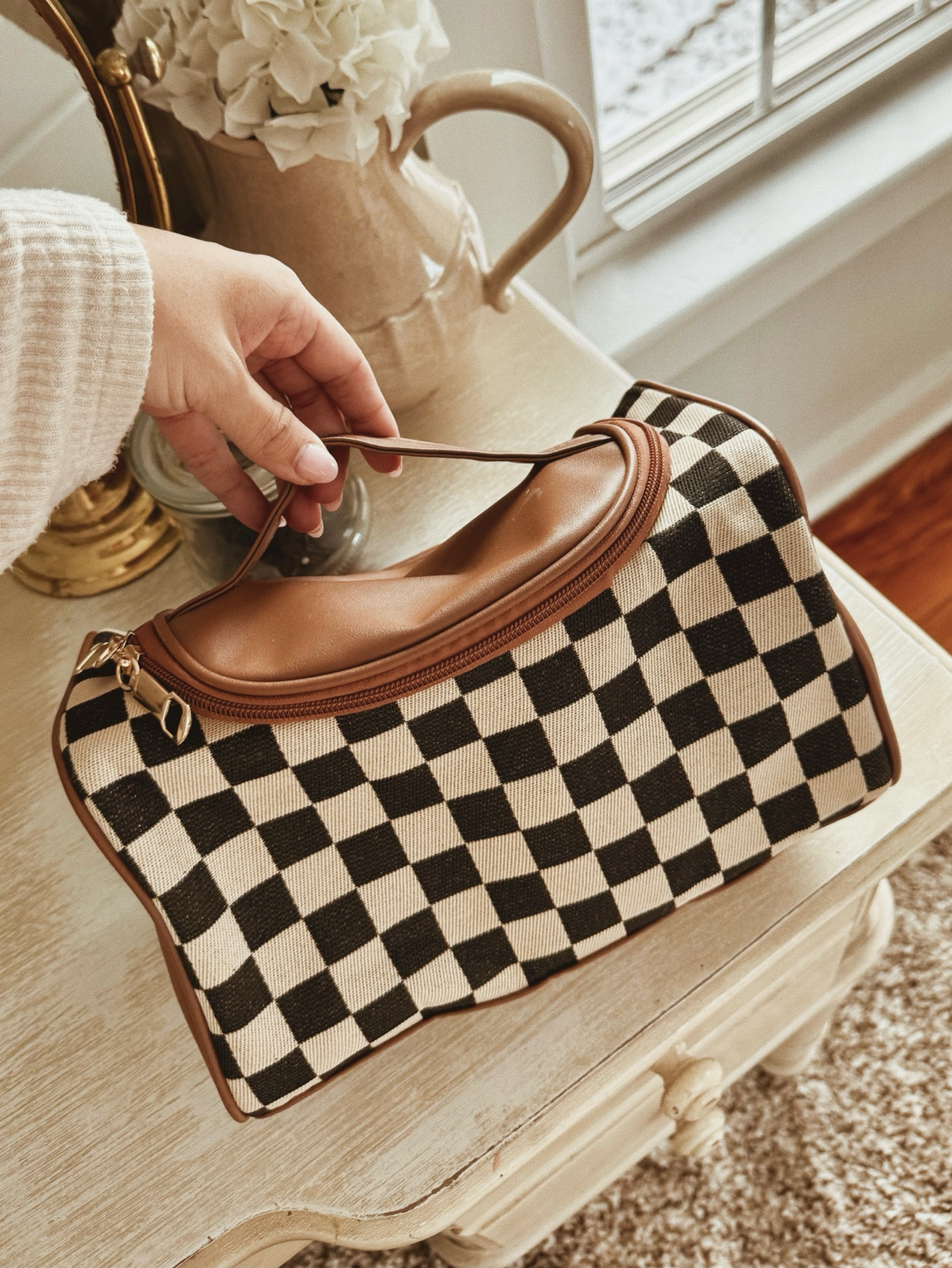 my fav makeup bag 🤎🖤 super spacious 👏🏼 

#LTKTravel #LTKItBag #LTKBeauty