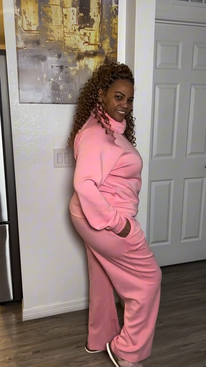 I found two clothing sets for my mom and they look amazing ✨💖
If you loved them,
comment the word “SET” and they’ll be sent straight to your DMs 📩🔥
.
Le estuve encontrando dos sets de ropa a mi mamá y quedaron hermosos ✨💖
Si te encantaron,
comenta la palabra “SET” y te estarán llegando directo a tus mensajes 📩🔥
#Set #Moda #MamaConEstilo #OutfitInspo #fashionstyle