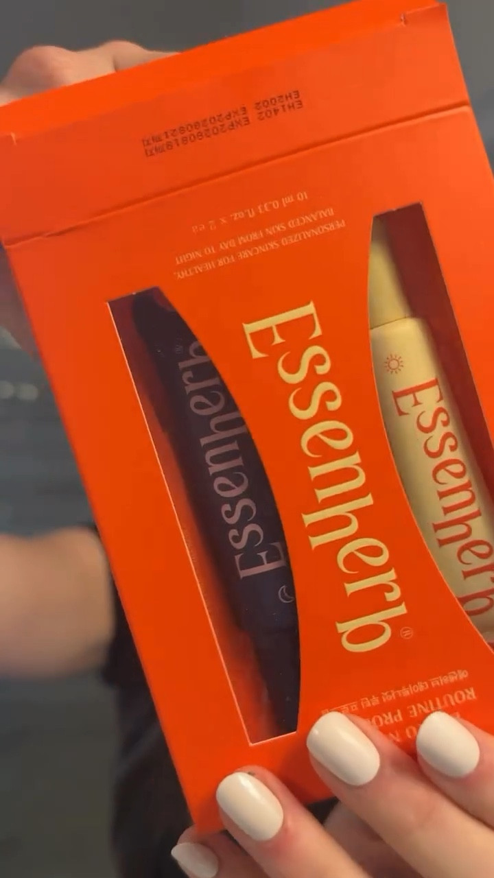 Travel Kits are great ways to test out new products - this K beauty day & night duo moisturizing set is worth trying! 

@essenherb_global @stackinfluence #essenherb #essenherbpartner #retinolcream #OvernightCream