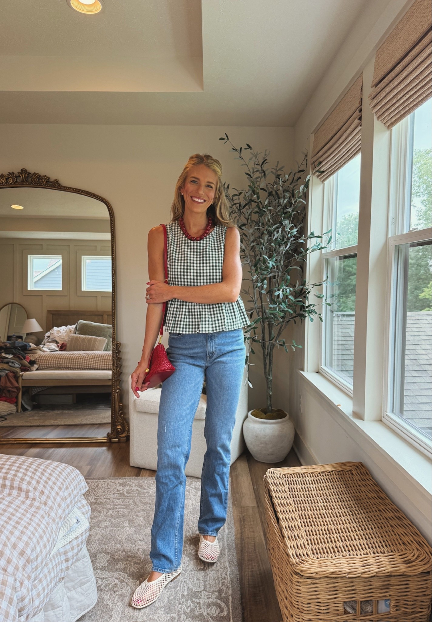 These jeans are on sale + use code DENIMAF for an additional 15% off! These started my obsession with @abercrombie jeans 😍 Runs tts and I’m in a 27 xlong!