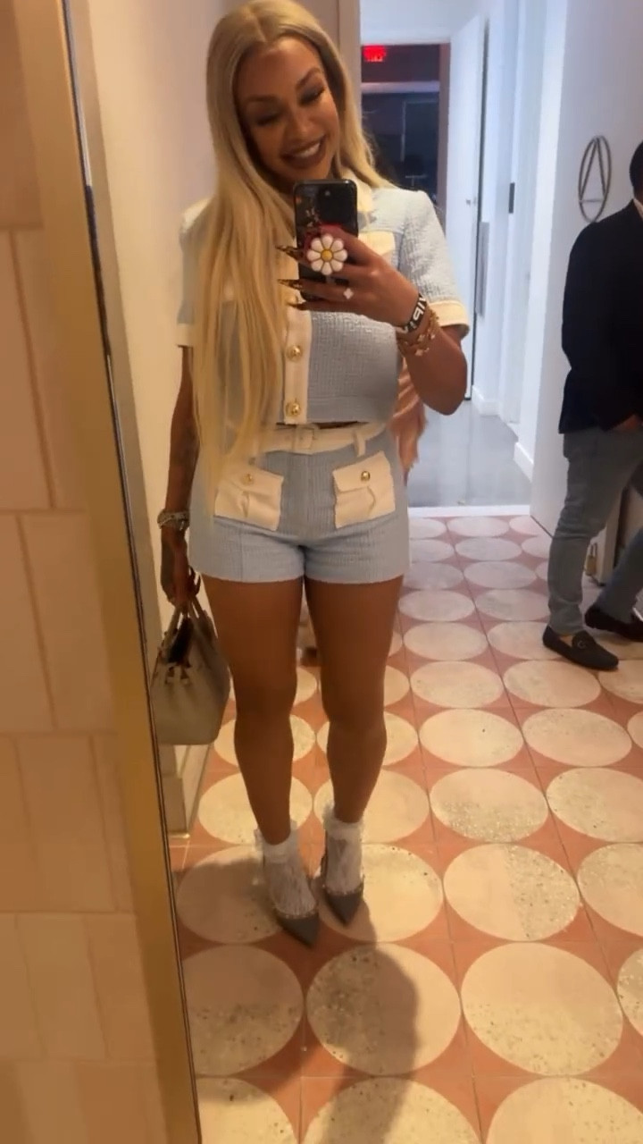 Got sooooo many compliments on this outfit while taking this video #cinqasept #chanel #neimanmarcus