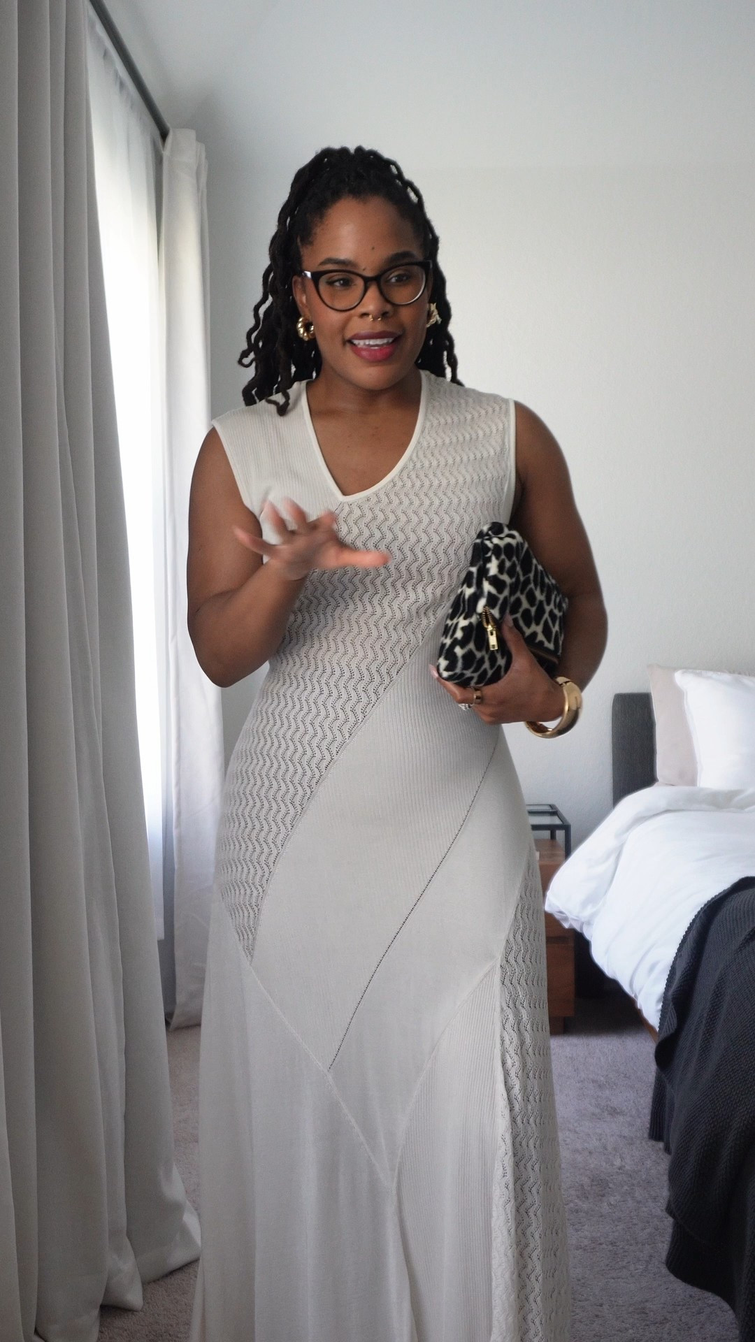  love this dress. I feel great it it, I think I look great in it, and I get complimented about it every time I wear it out. I bought it a couple of years ago.