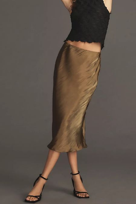 This skirt looks like beautiful wrapping paper! So elegant and versatile 🤩 there’s a few other colors! 30% off hurry!

#LTKCyberWeek #LTKfindsunder50 #LTKparties
