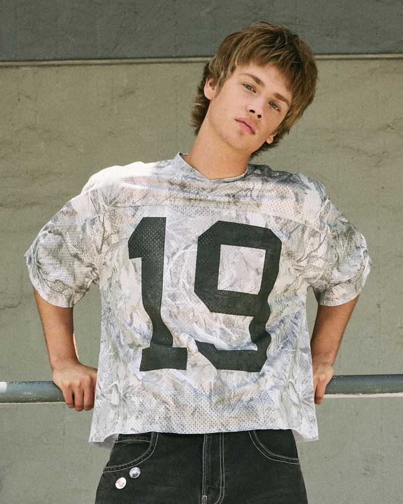Men's Baggy Graphic Camo Jersey | Men's Graphics Shop | HollisterCo.com | Hollister (US)