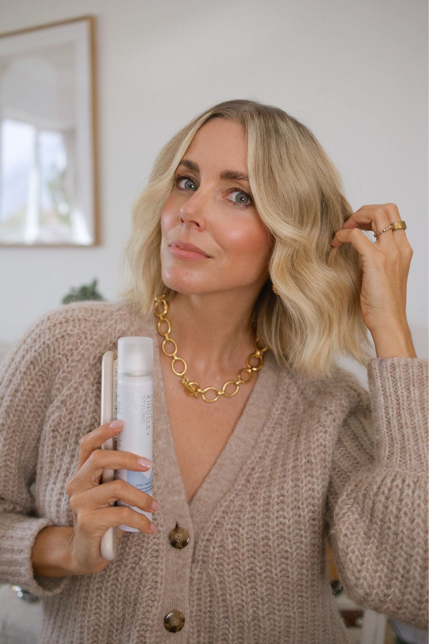 Soft hair waves 
Cardigan
Autumn style
Fall outfit 
Autumn outfit 

#LTKeurope #LTKstyletip #LTKuk