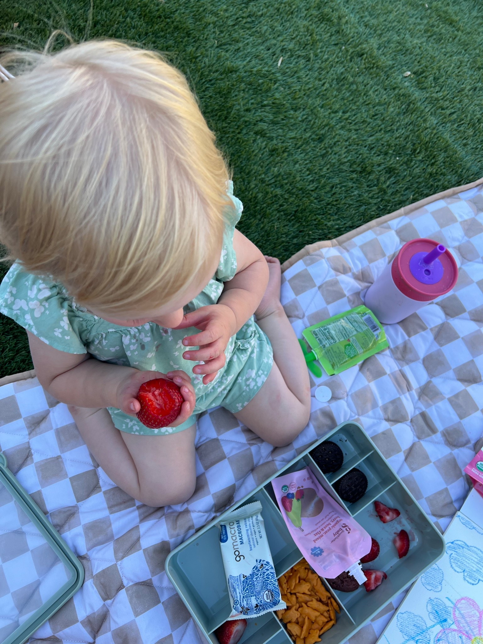 Backyard snacks and coloring ☀️