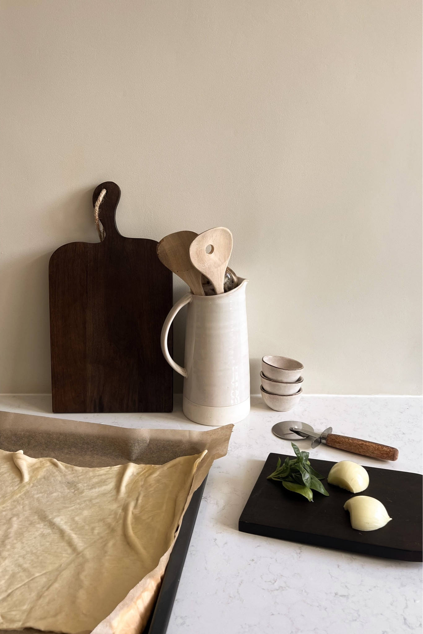 Kitchenware inspiration 👩🏽‍🍳

H&M home, small ceramic bowl, glazed ceramic, kitchen essentials, kitchen decor, Woden salad cutlery, mango wood, serving board, pizza cutter and lifter, cooking utensils, kitchenware, WestWing, cutting boards, Arket, jugs, Netherlands.

#LTKeurope #LTKFind #LTKhome