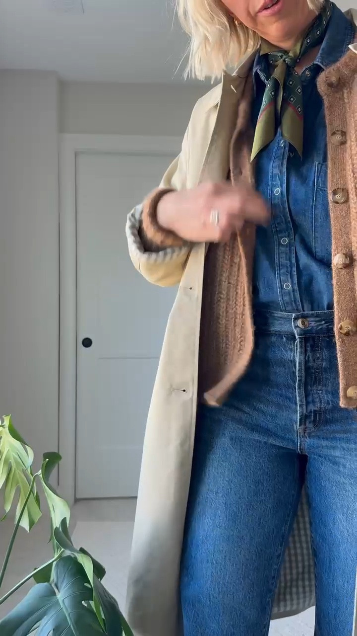 Think a trench is just for mild spring days? Think again.

This is why I love a well-cut classic trench — it layers beautifully.

Here I styled it for a colder day with:
• A cozy cardigan underneath
• Slim denim
• Sleek Chelsea boots

The trench keeps the look polished, while the layers underneath add warmth without bulk.

It’s not just a lightweight topper — it’s a true transitional piece that works from chilly mornings to warmer afternoons.

This is how you make one coat work harder in your wardrobe.

Linked here 🤎 You’ll wear this more than you think.


#LTKootd #LTKSeasonal #LTKmomlife