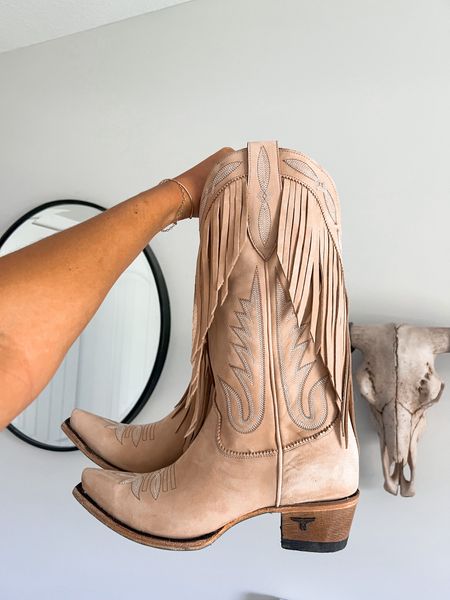 the FRINGE on these cowboy boots is too good. use code KIRA10

#LTKSeasonal #LTKshoecrush #LTKstyletip