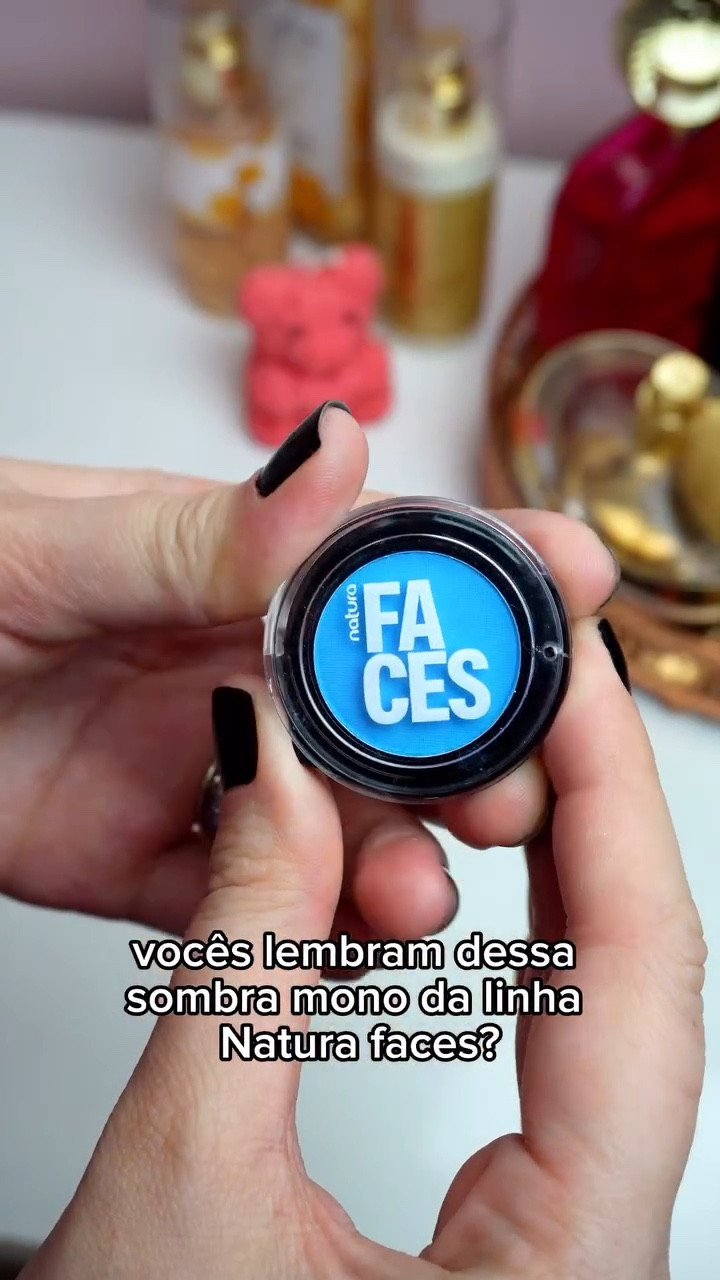 A @naturabroficial plantou um triplex na minha mente 😳😨 🤣

Como que eu só descobri agora que as sombras Mono da linha Natura Faces tem embalagem de encaixe, dando pra fazer uma torre de sombras unitárias 😱😱
.
Vocês sabiam disso? Me contem aqui 👇😍
.
.
#naturafaces #sonbrasnatura #sombramono #Nayura #naturabroficial #MaquiagemNatura