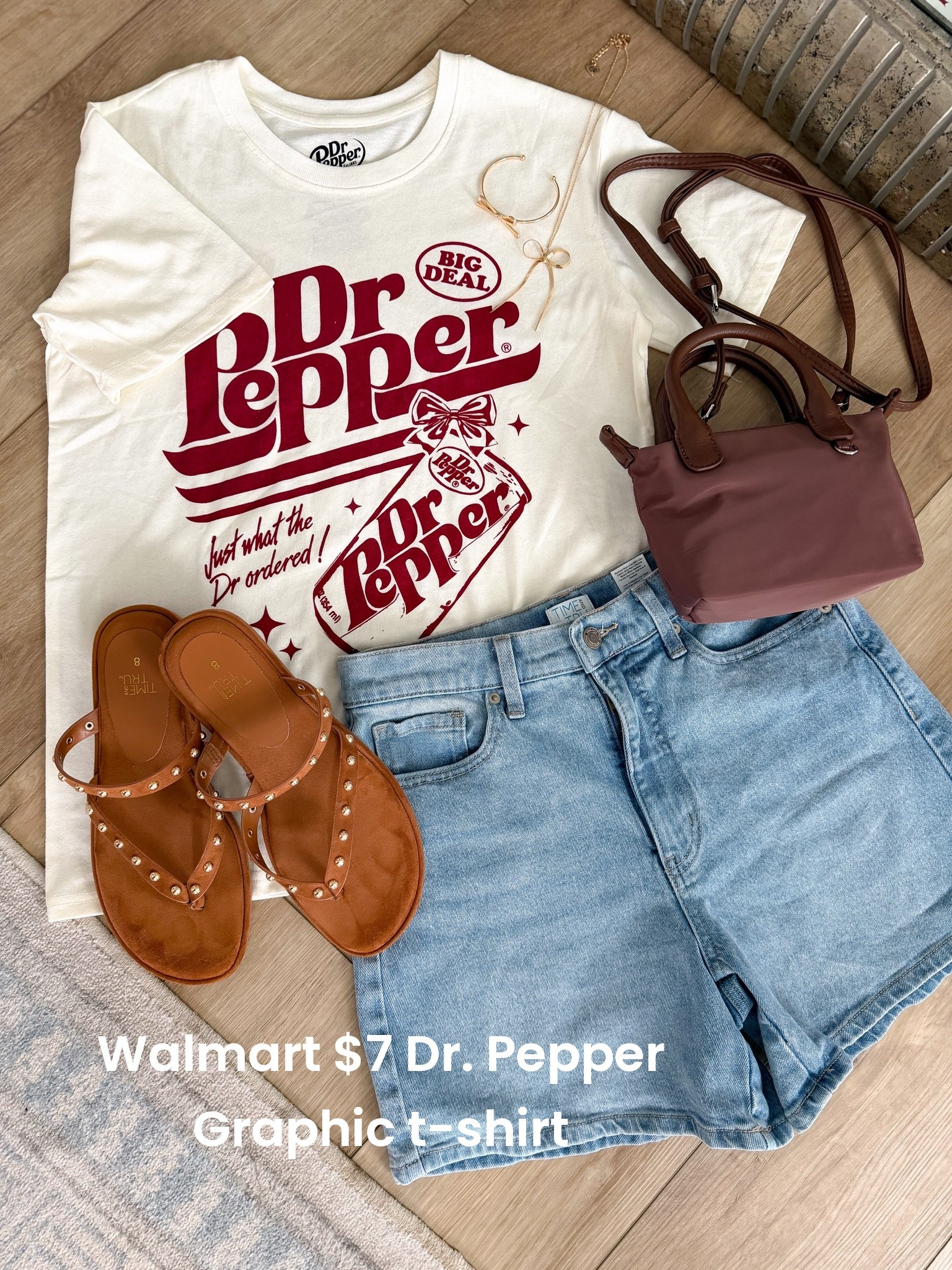 This $7 Walmart Dr Pepper graphic tee may be my favorite new Walmart fashion find! ❤️ The vintage-inspired graphic with the adorable bow detail is so cute, and it’s the perfect tee to wear now with denim shorts and later this fall layered under a cardigan or denim jacket.

I paired it with my favorite denim shorts, a cute crossbody bag, and studded sandals for an easy everyday outfit that’s comfortable, affordable, and perfect for errands, casual weekends, or grabbing lunch with friends.

If you love graphic tees, don’t wait on this one!

#walmart #walmartfashion #graphictee #drpepper #graphicteeoutfit #casualstyle #everydayoutfit #walmartfinds #affordablefashion #momstyle #fallfashion #weekendstyle #denimshorts #styleonabudget #fashionfinds #walmartstyle #newarrivals #outfitinspiration #budgetfriendlyfashion #ootd

#LTKootd #LTKPetite