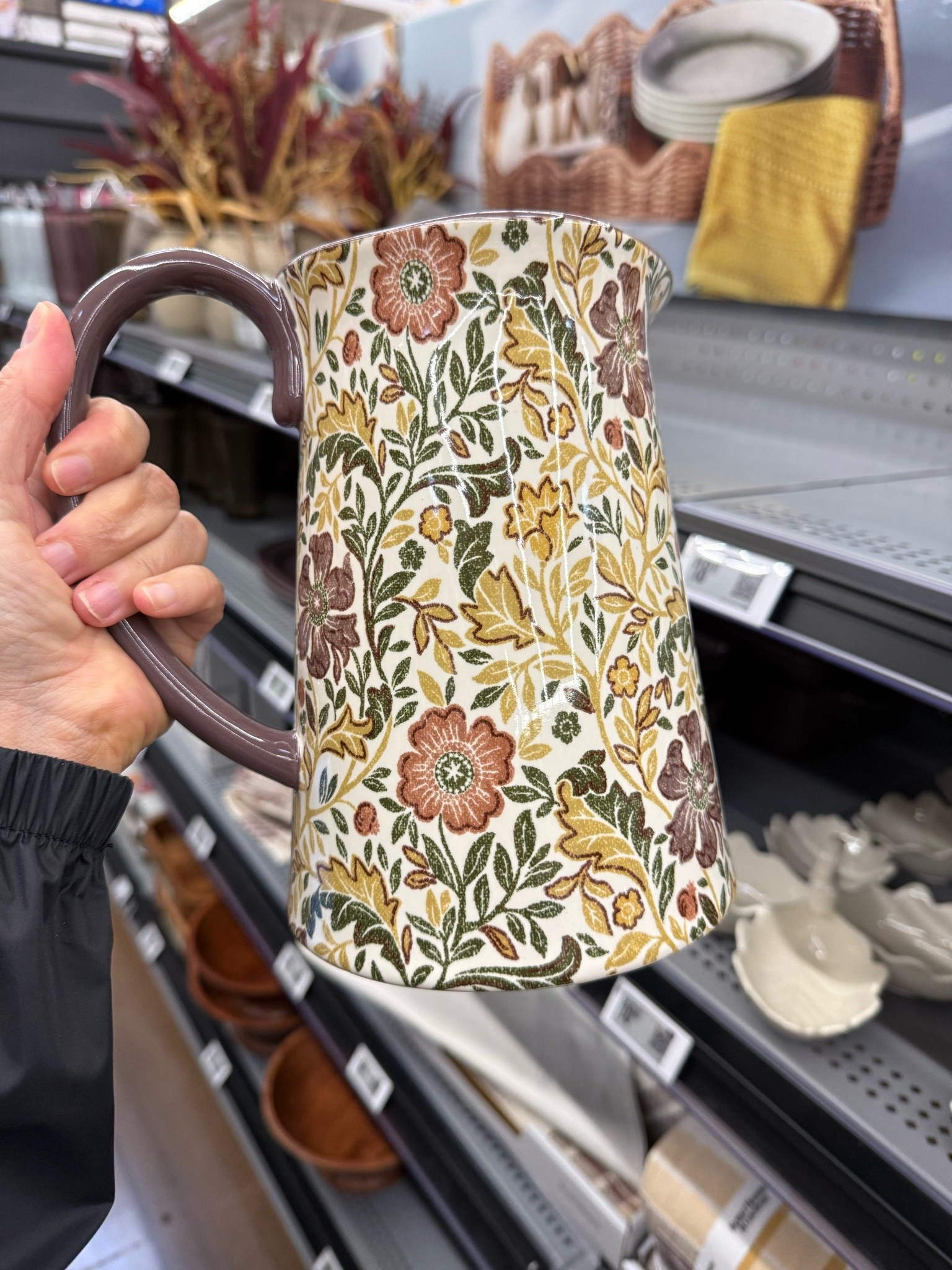 Matching better homes and garden serving pitcher

#LTKHome #LTKSeasonal #LTKmorningroutine