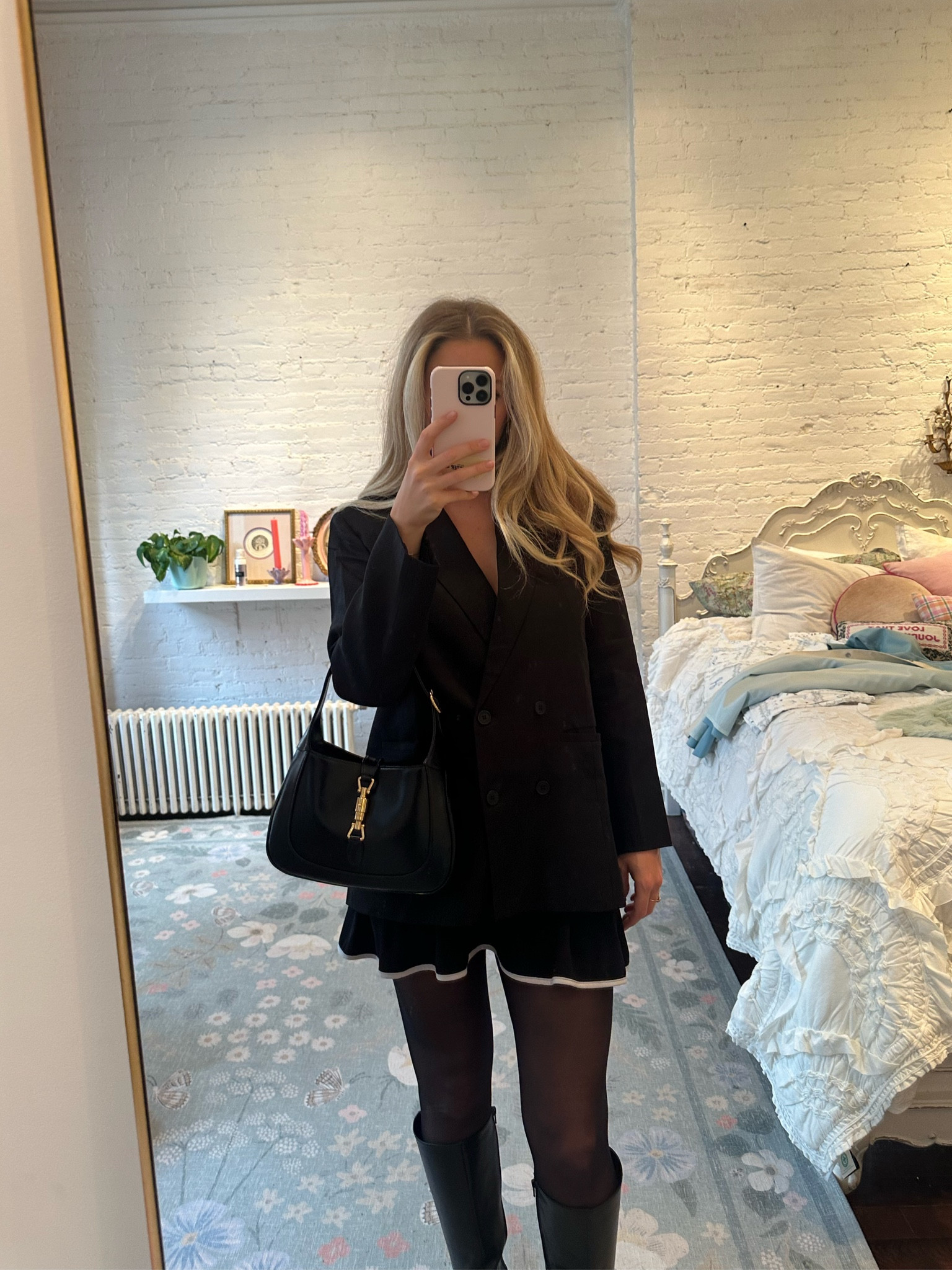 ootd 🖤 new favorite blazer + all time favorite boots #nyc