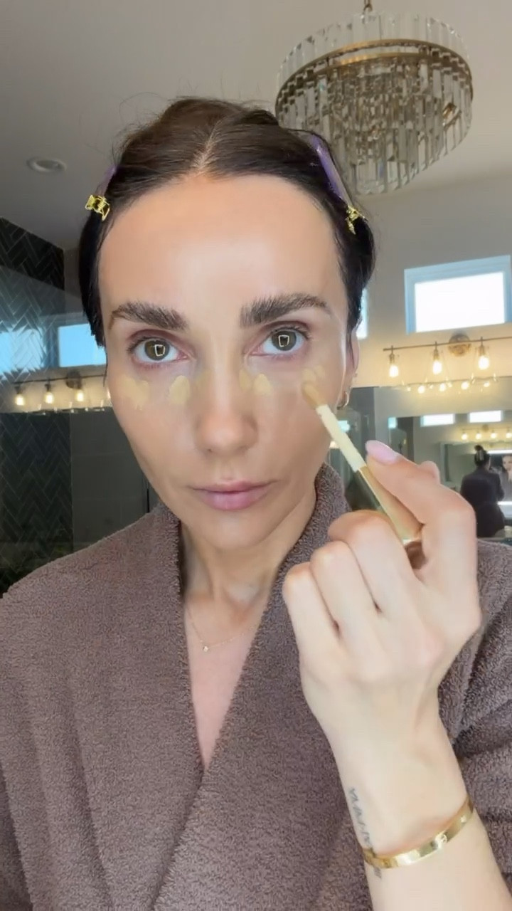 Double wear concealer and shade 3N, the best concealer, makeup for mature skin, annabrstyle

#LTKOver40 #LTKBeauty